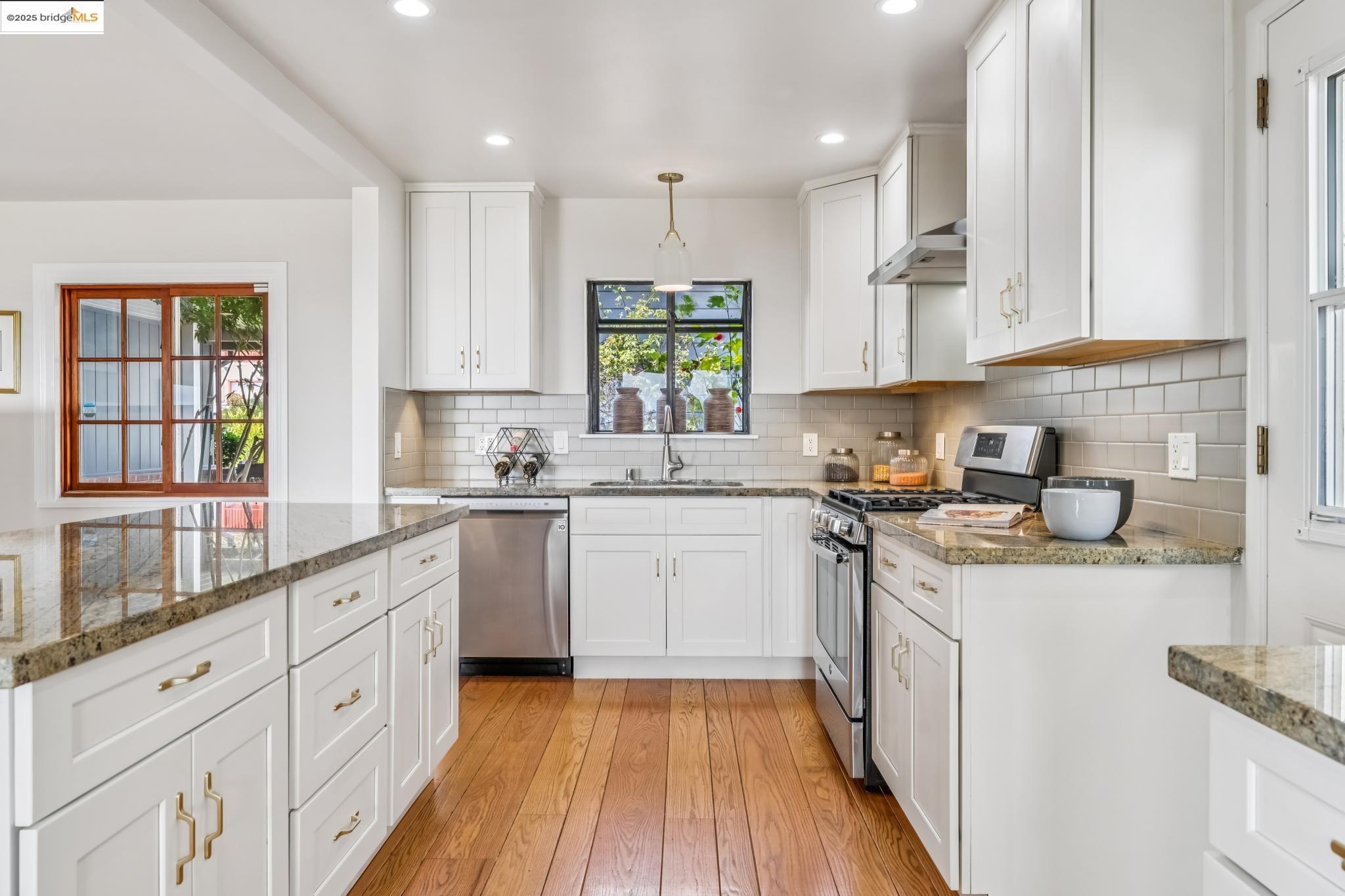 Detail Gallery Image 22 of 60 For 6934 Fairview Dr, El Cerrito,  CA 94530 - 4 Beds | 2 Baths