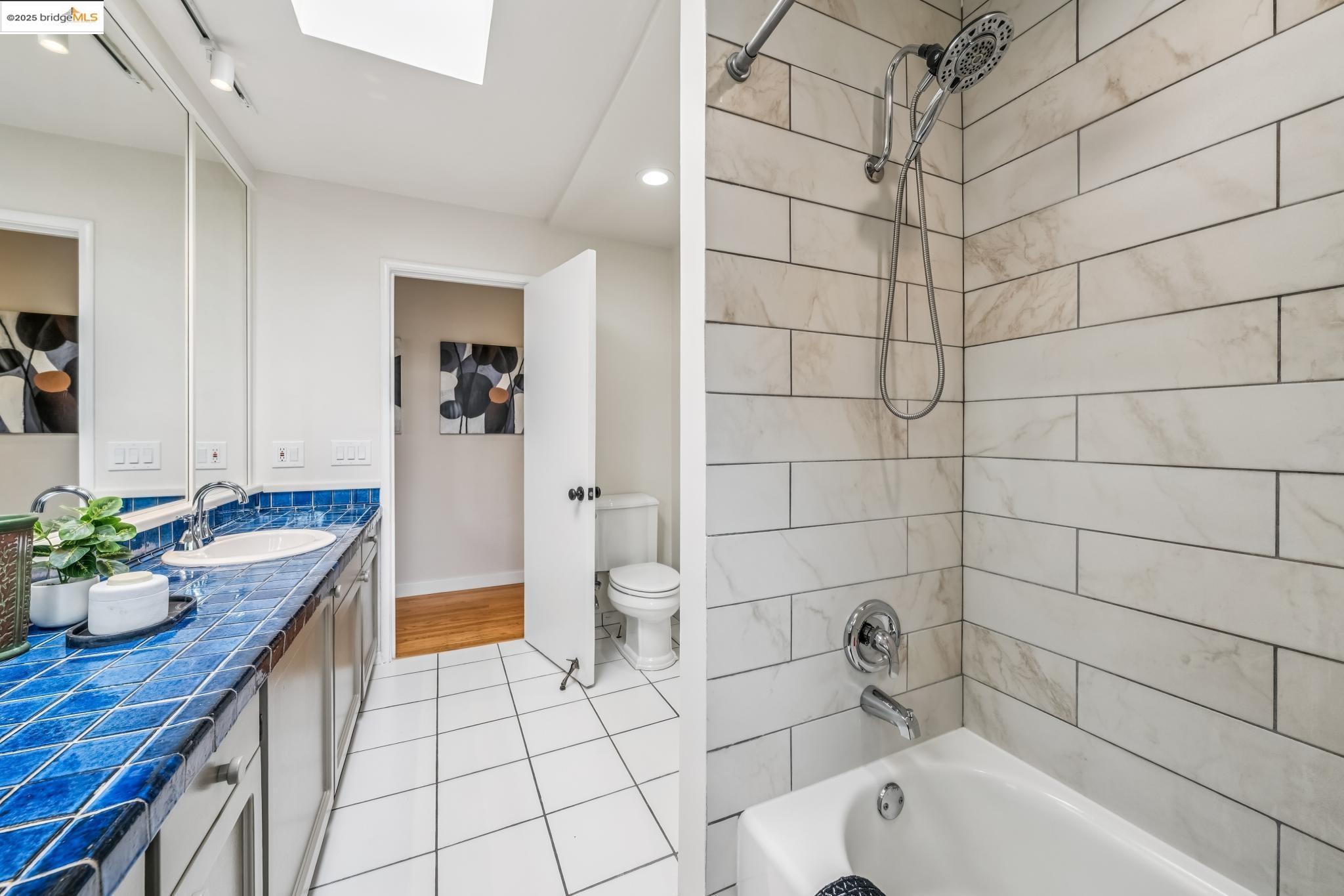 Detail Gallery Image 32 of 60 For 6934 Fairview Dr, El Cerrito,  CA 94530 - 4 Beds | 2 Baths