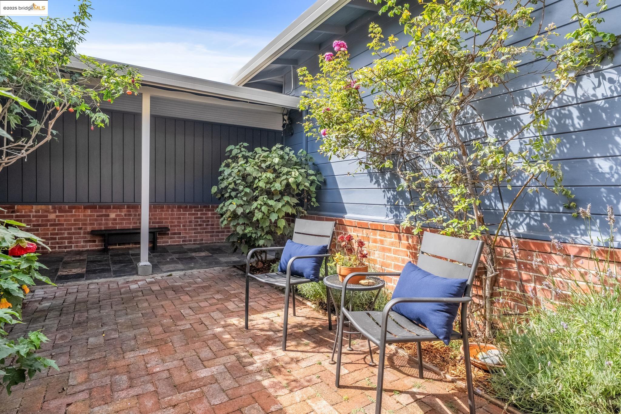 Detail Gallery Image 5 of 60 For 6934 Fairview Dr, El Cerrito,  CA 94530 - 4 Beds | 2 Baths