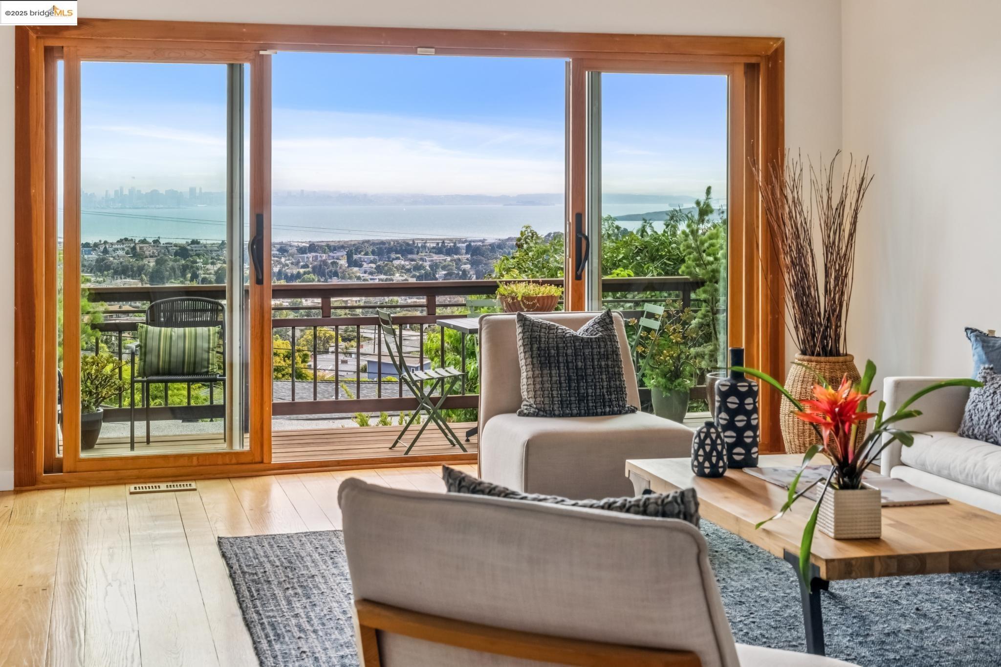 Detail Gallery Image 10 of 60 For 6934 Fairview Dr, El Cerrito,  CA 94530 - 4 Beds | 2 Baths