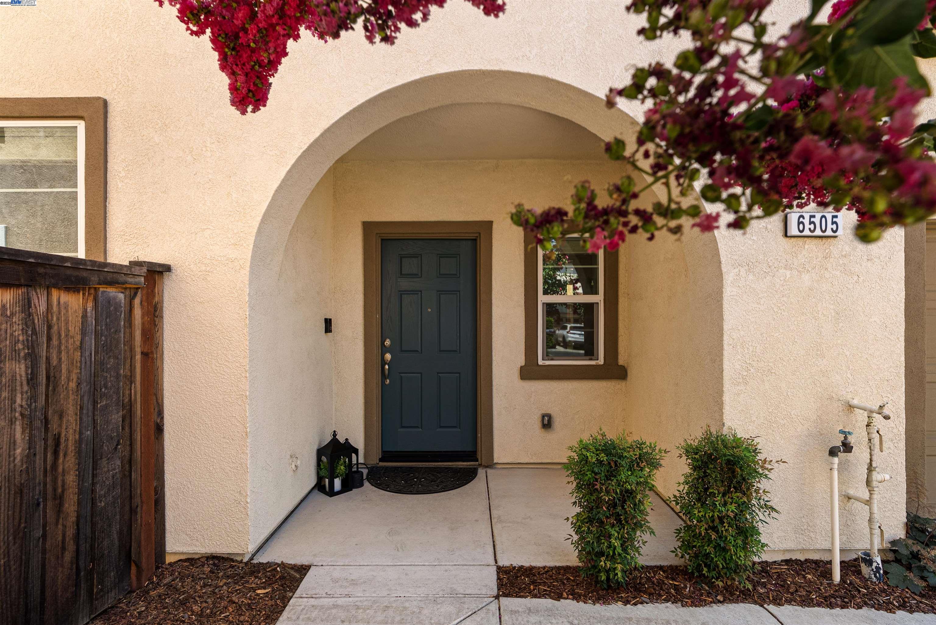Detail Gallery Image 3 of 43 For 6505 Brando Loop, Fair Oaks,  CA 95628 - 2 Beds | 2/1 Baths