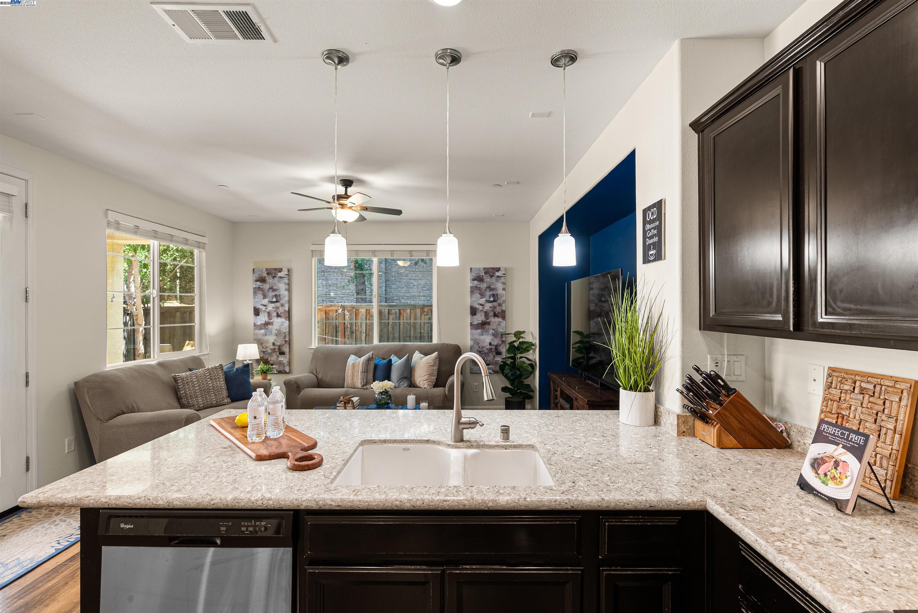 Detail Gallery Image 5 of 43 For 6505 Brando Loop, Fair Oaks,  CA 95628 - 2 Beds | 2/1 Baths