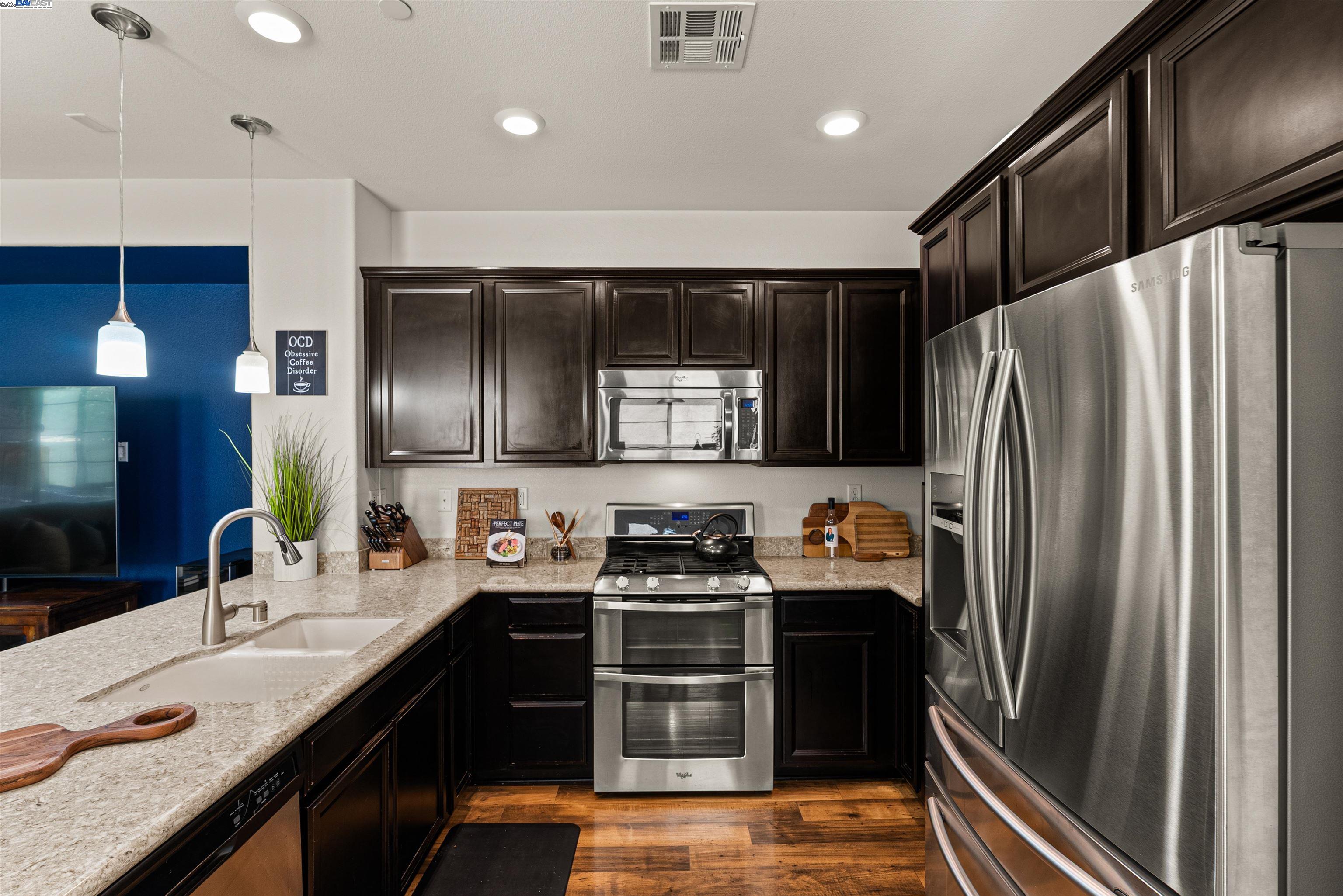 Detail Gallery Image 6 of 43 For 6505 Brando Loop, Fair Oaks,  CA 95628 - 2 Beds | 2/1 Baths