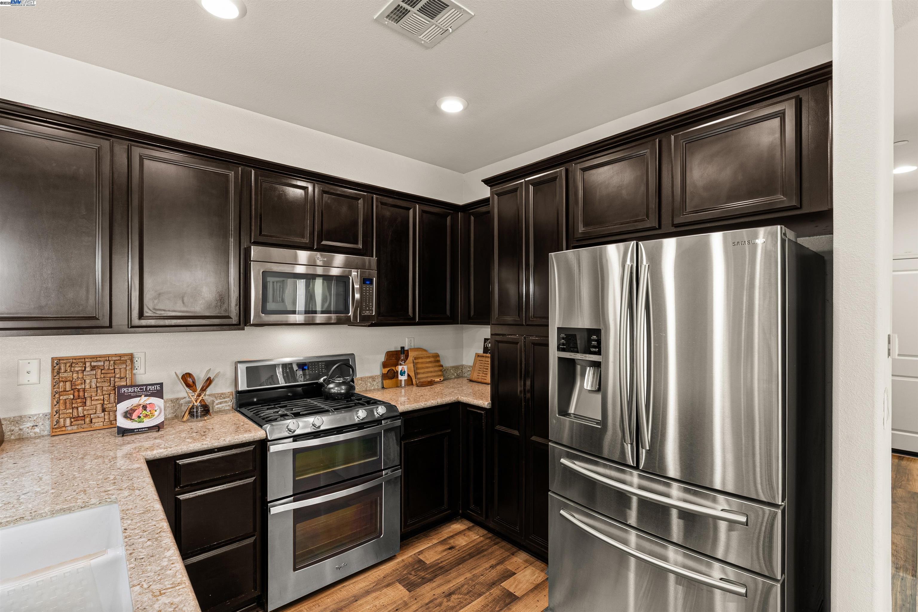 Detail Gallery Image 7 of 43 For 6505 Brando Loop, Fair Oaks,  CA 95628 - 2 Beds | 2/1 Baths