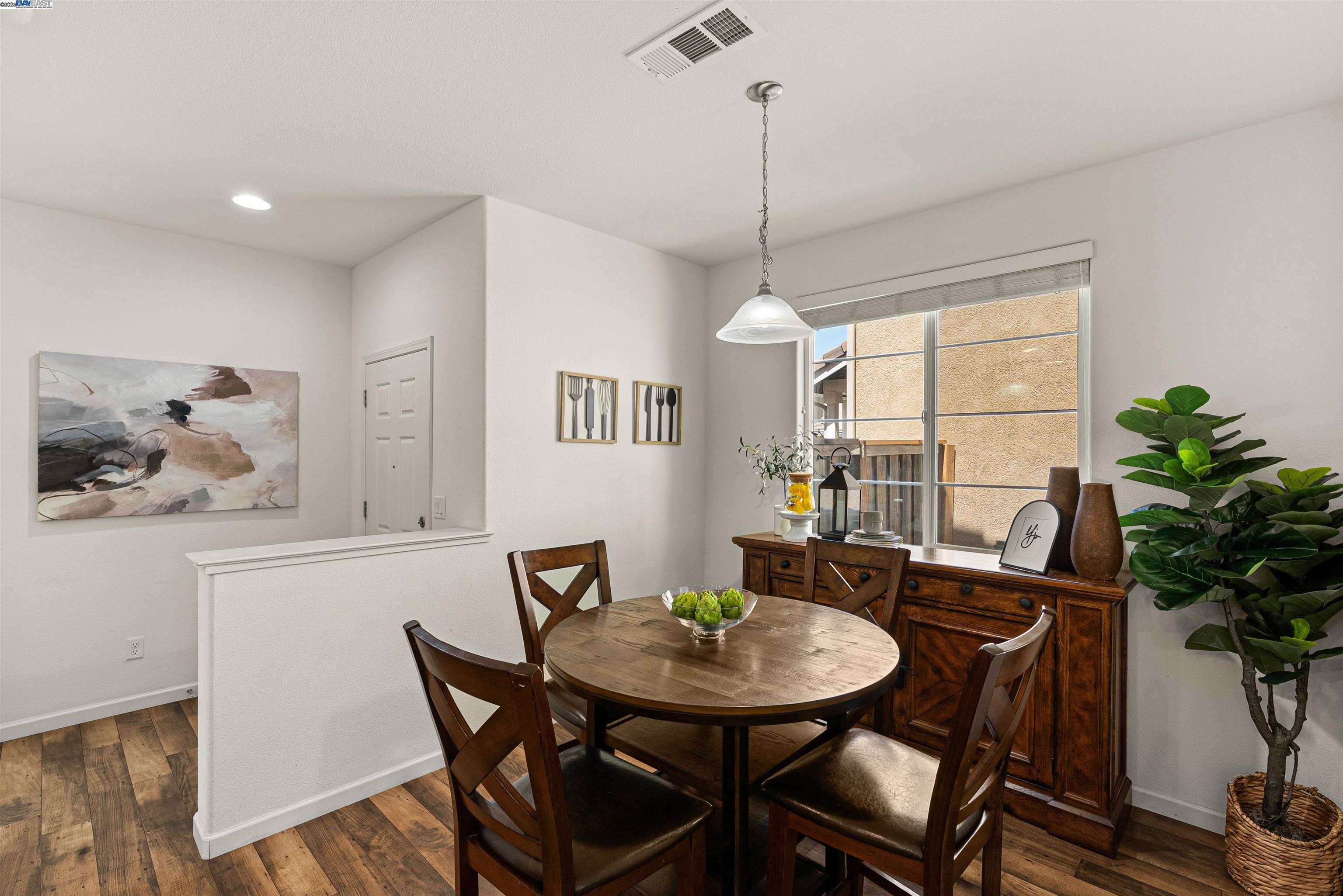 Detail Gallery Image 9 of 43 For 6505 Brando Loop, Fair Oaks,  CA 95628 - 2 Beds | 2/1 Baths