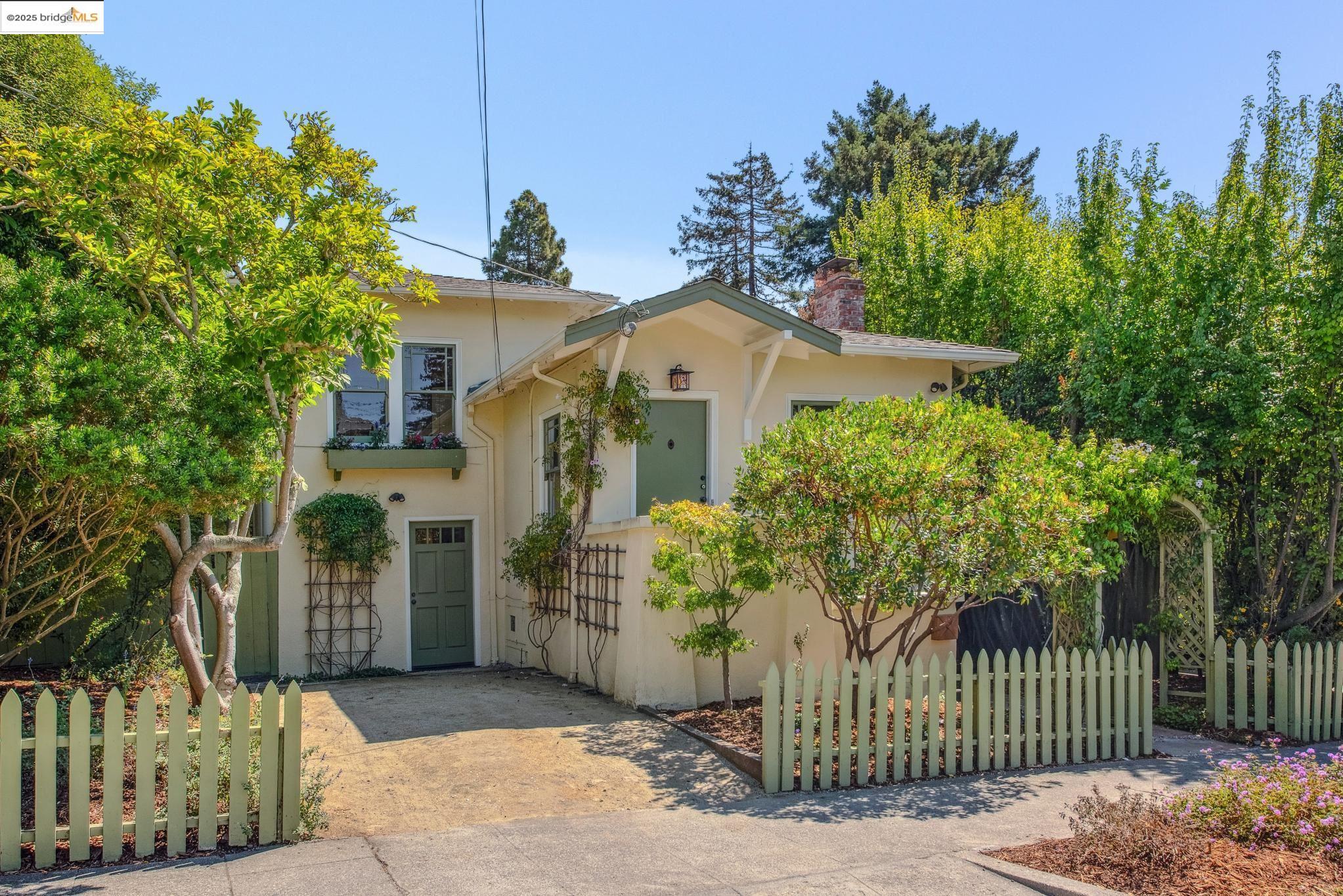 Detail Gallery Image 1 of 38 For 2140 Rose St, Berkeley,  CA 94709 - 3 Beds | 2 Baths