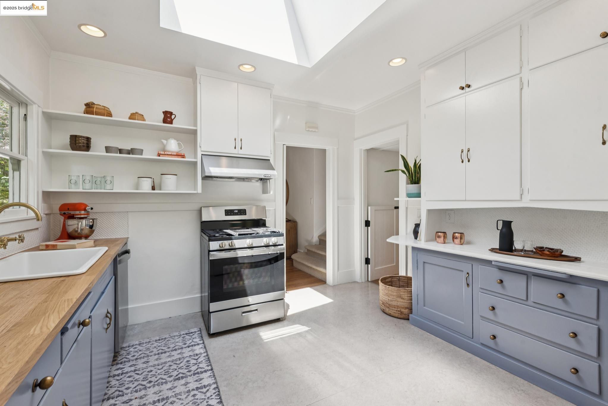 Detail Gallery Image 11 of 38 For 2140 Rose St, Berkeley,  CA 94709 - 3 Beds | 2 Baths