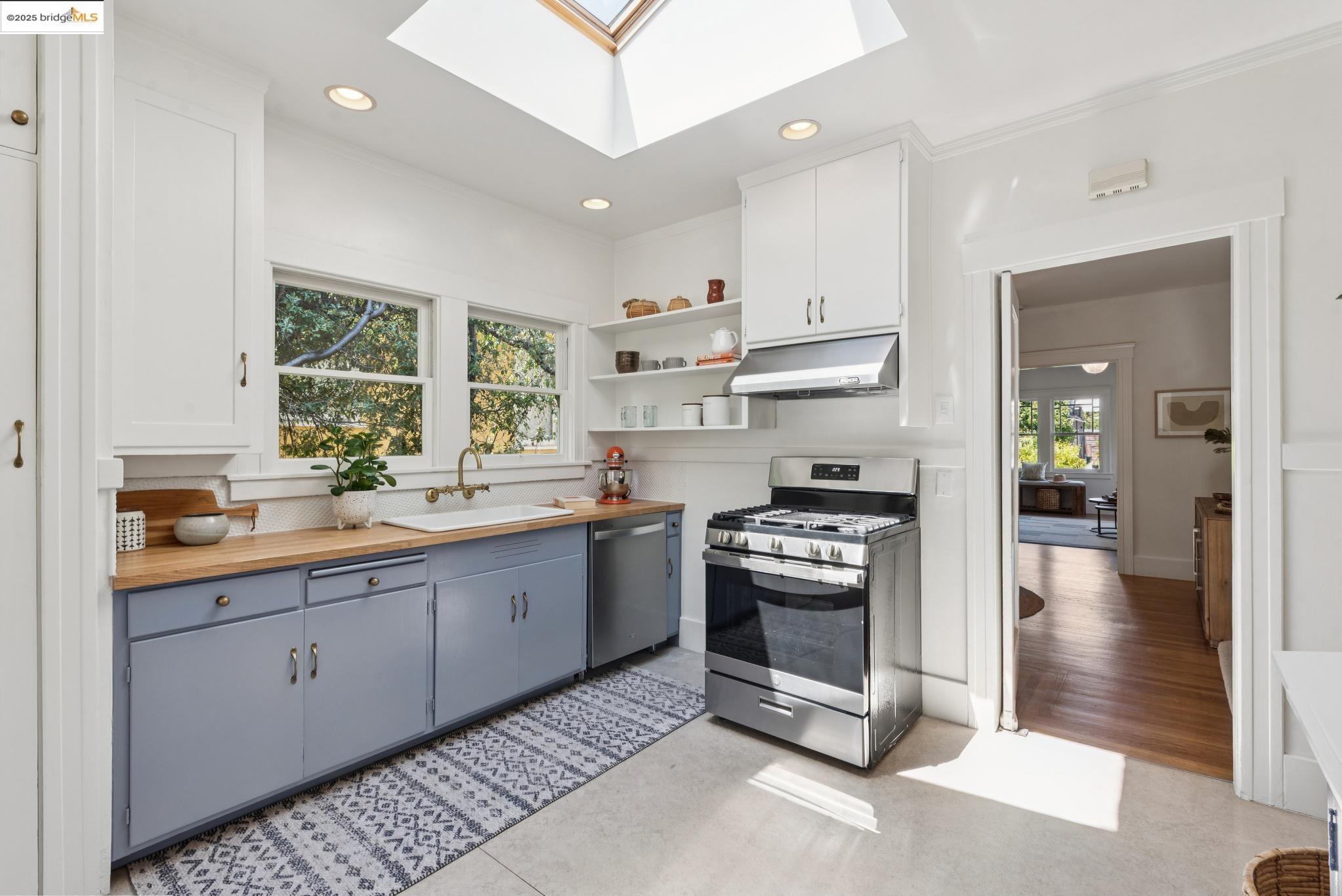 Detail Gallery Image 12 of 38 For 2140 Rose St, Berkeley,  CA 94709 - 3 Beds | 2 Baths