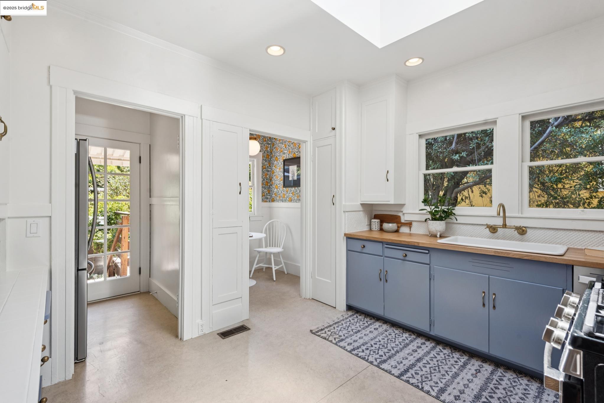 Detail Gallery Image 15 of 38 For 2140 Rose St, Berkeley,  CA 94709 - 3 Beds | 2 Baths