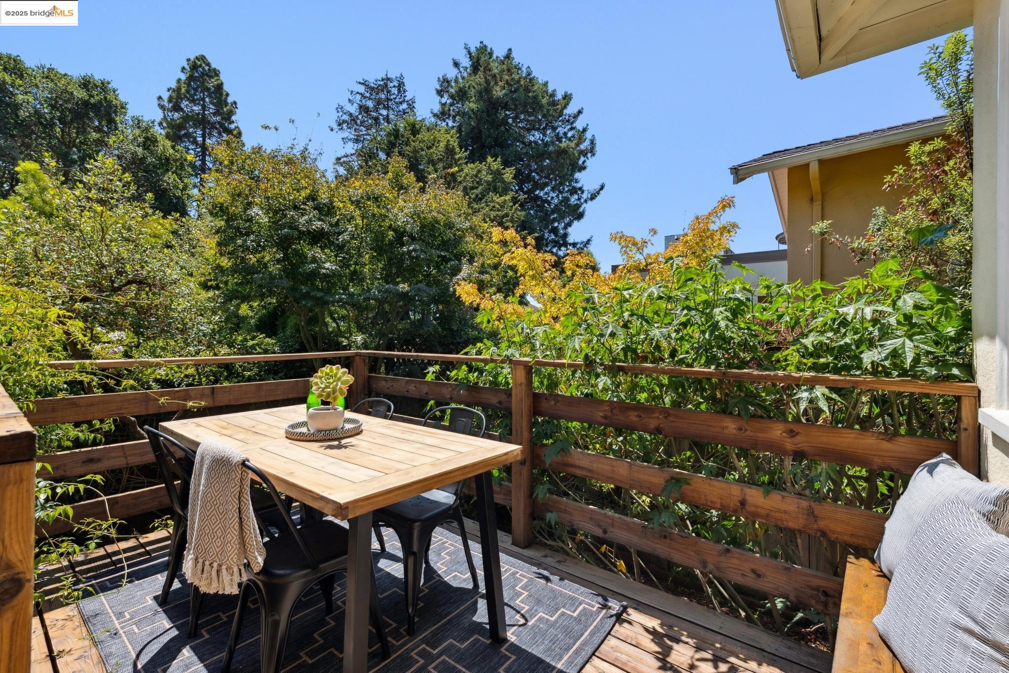 Detail Gallery Image 17 of 38 For 2140 Rose St, Berkeley,  CA 94709 - 3 Beds | 2 Baths