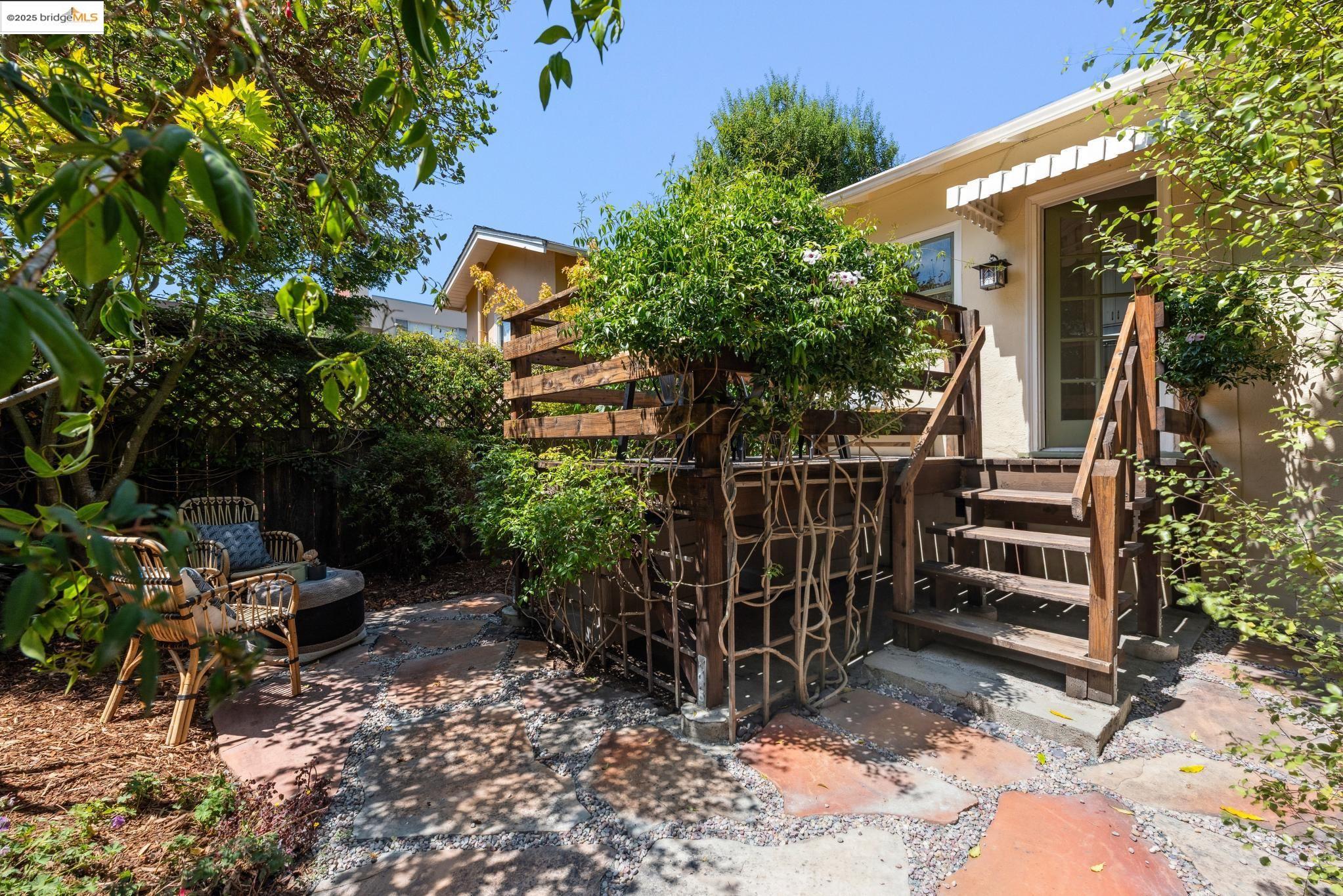 Detail Gallery Image 18 of 38 For 2140 Rose St, Berkeley,  CA 94709 - 3 Beds | 2 Baths