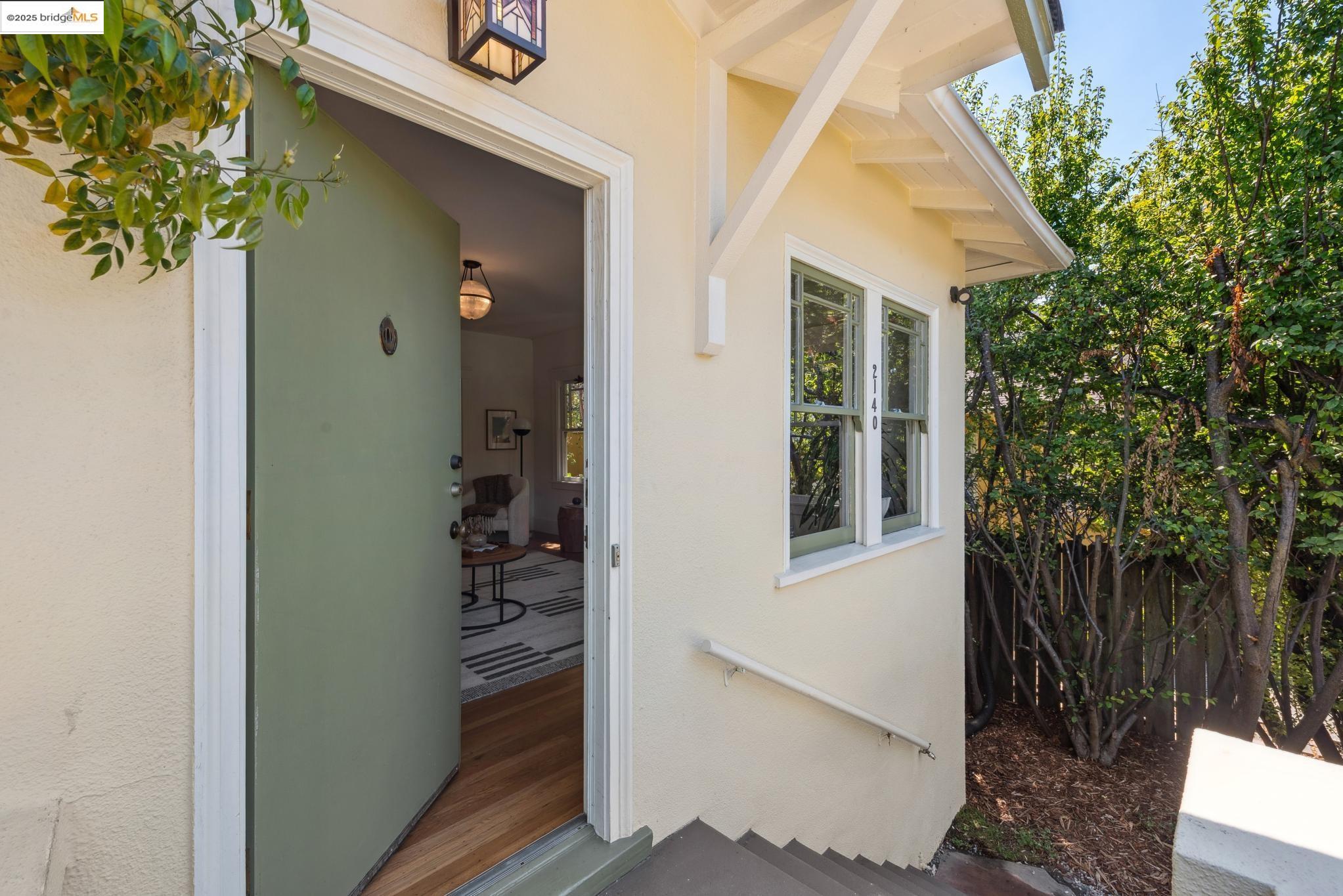 Detail Gallery Image 4 of 38 For 2140 Rose St, Berkeley,  CA 94709 - 3 Beds | 2 Baths