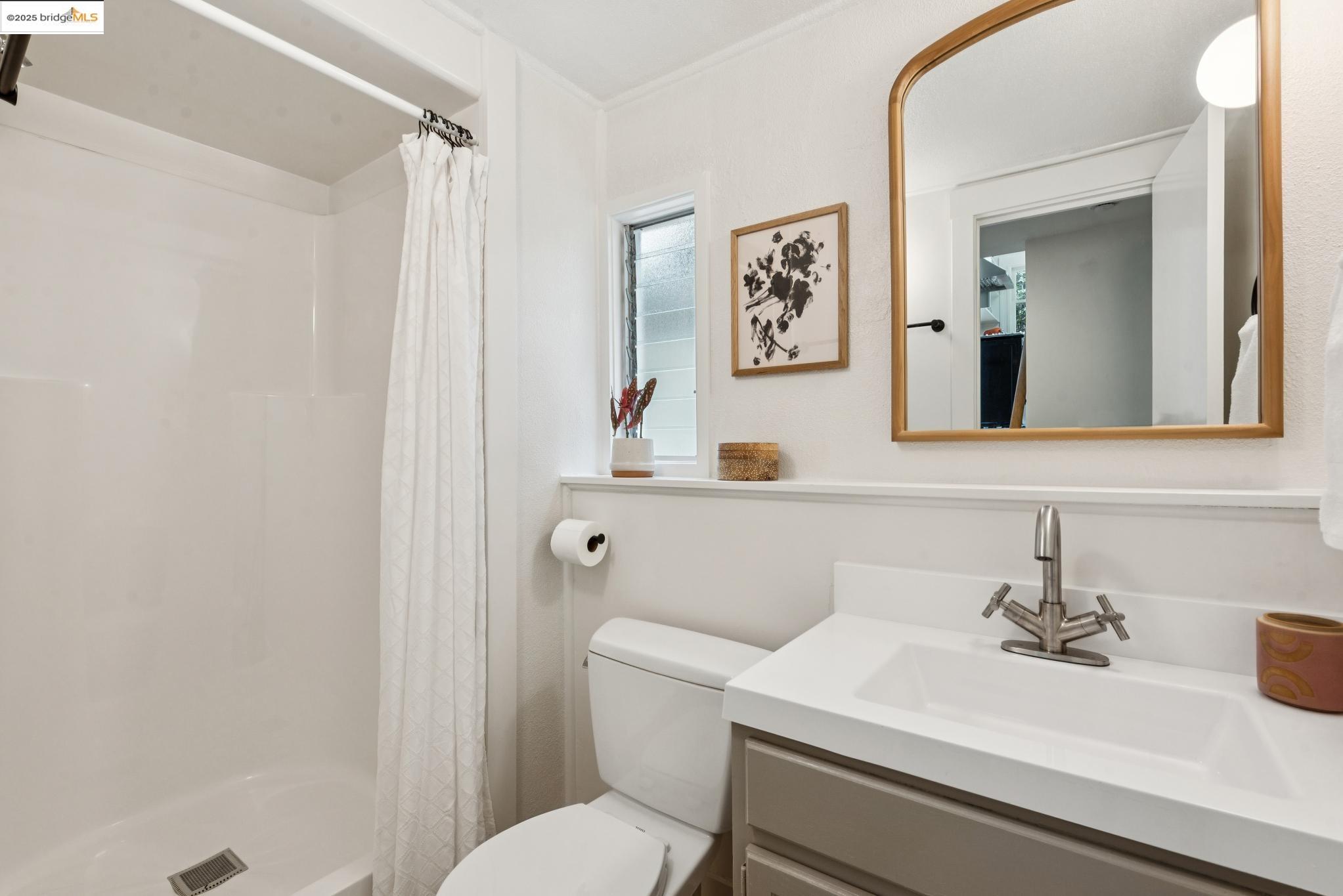 Detail Gallery Image 31 of 38 For 2140 Rose St, Berkeley,  CA 94709 - 3 Beds | 2 Baths