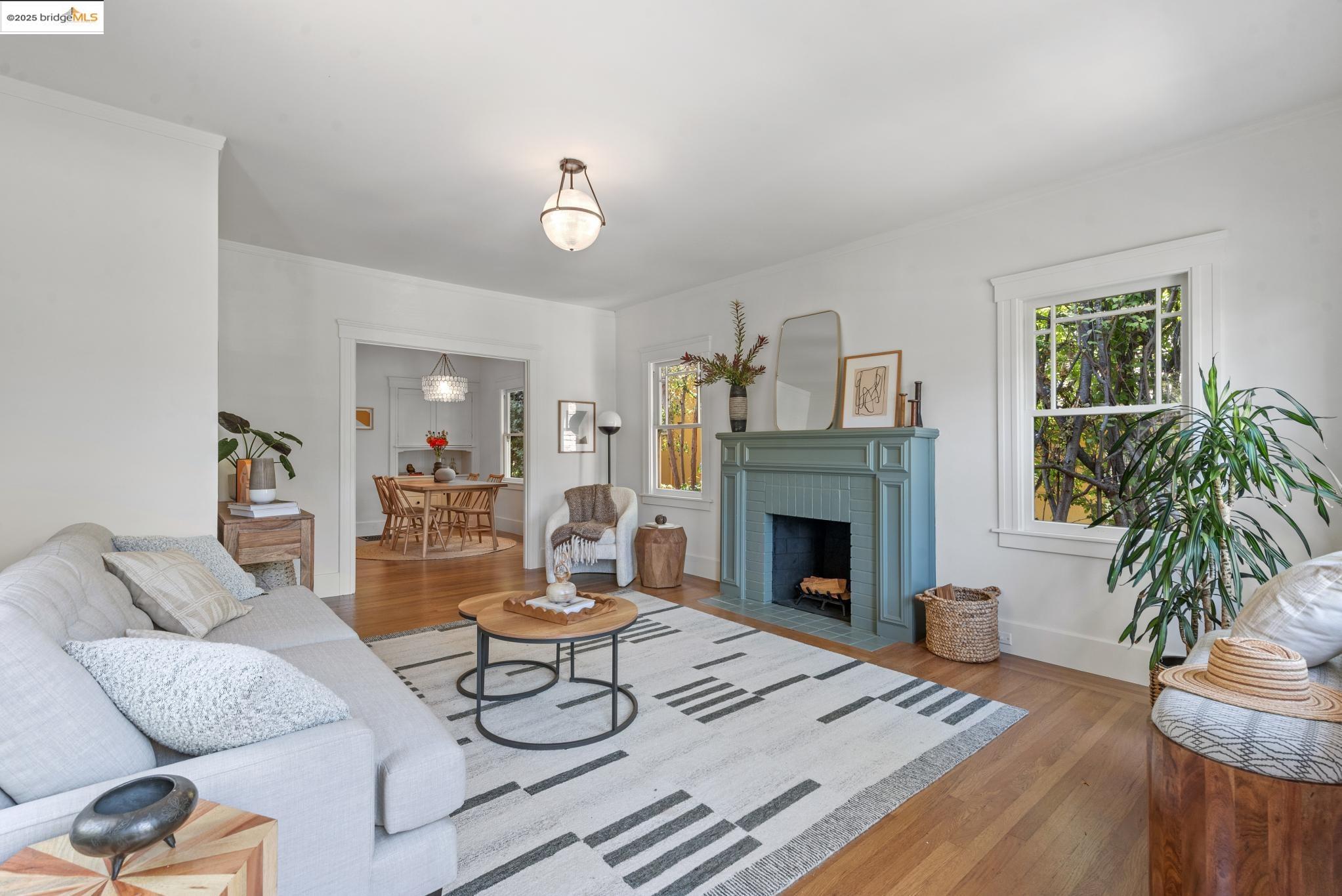 Detail Gallery Image 5 of 38 For 2140 Rose St, Berkeley,  CA 94709 - 3 Beds | 2 Baths