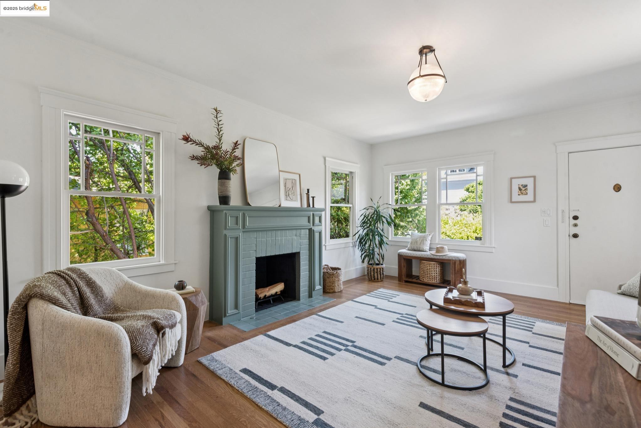Detail Gallery Image 6 of 38 For 2140 Rose St, Berkeley,  CA 94709 - 3 Beds | 2 Baths