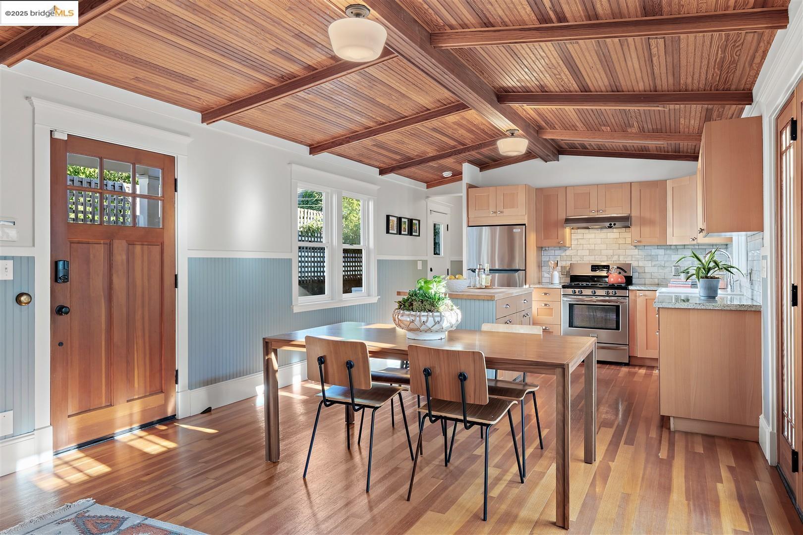 Detail Gallery Image 11 of 54 For 1071 55th St, Oakland,  CA 94608 - 2 Beds | 2 Baths