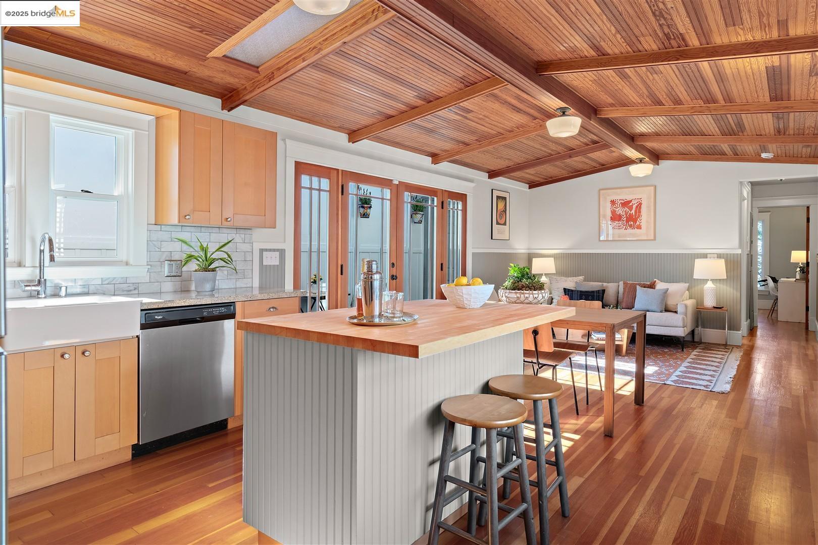 Detail Gallery Image 15 of 54 For 1071 55th St, Oakland,  CA 94608 - 2 Beds | 2 Baths