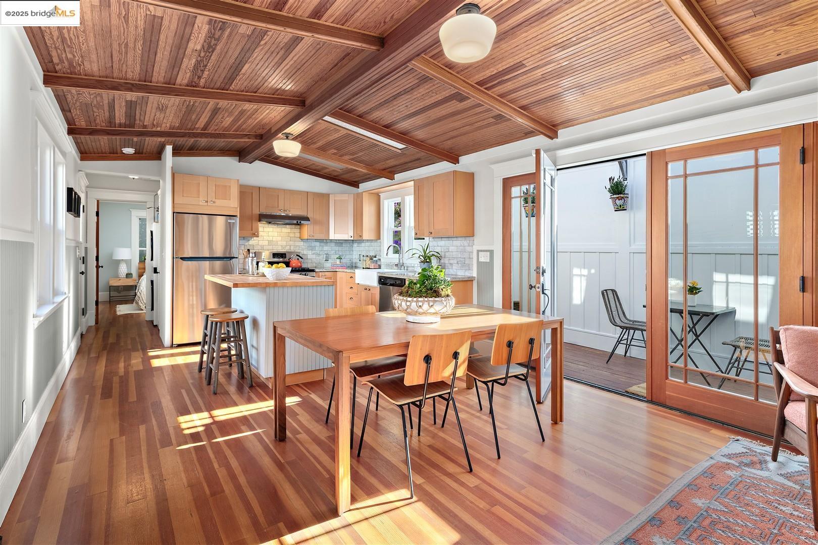 Detail Gallery Image 16 of 54 For 1071 55th St, Oakland,  CA 94608 - 2 Beds | 2 Baths