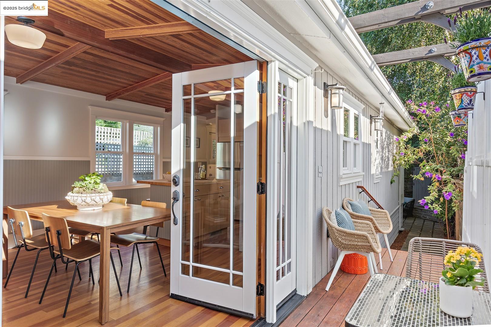Detail Gallery Image 19 of 54 For 1071 55th St, Oakland,  CA 94608 - 2 Beds | 2 Baths