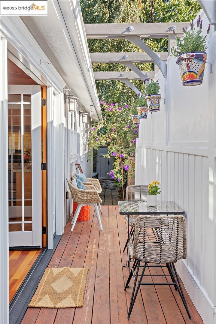 Detail Gallery Image 20 of 54 For 1071 55th St, Oakland,  CA 94608 - 2 Beds | 2 Baths