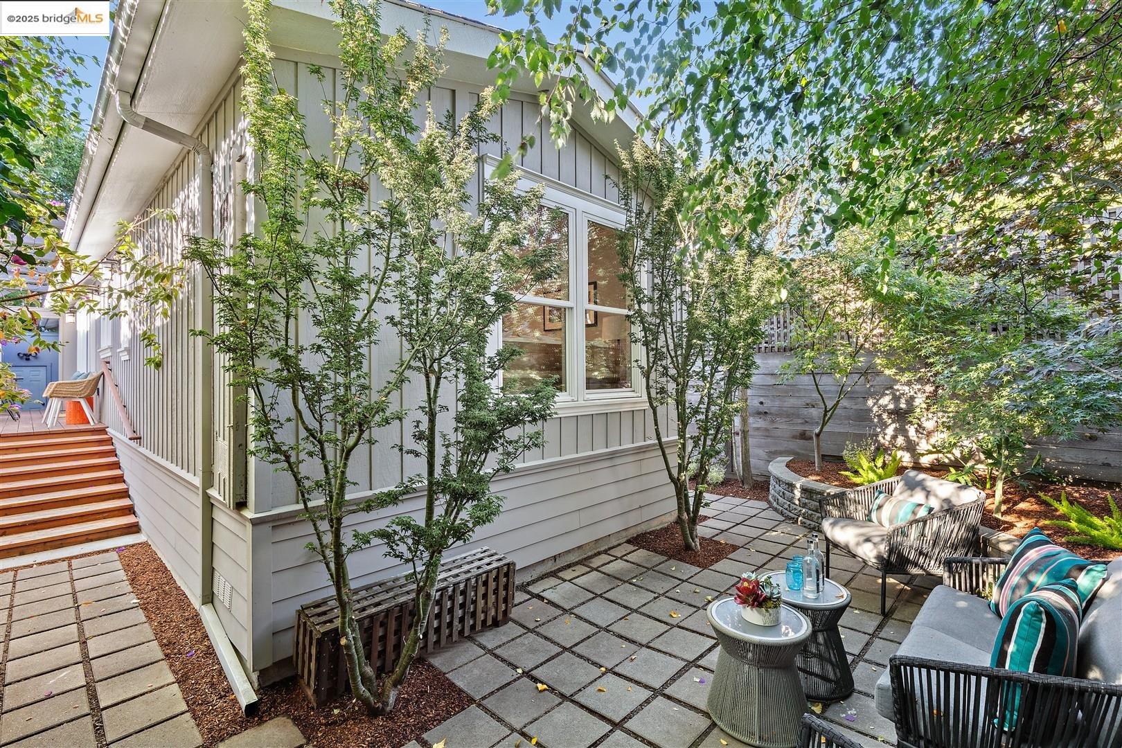 Detail Gallery Image 34 of 54 For 1071 55th St, Oakland,  CA 94608 - 2 Beds | 2 Baths