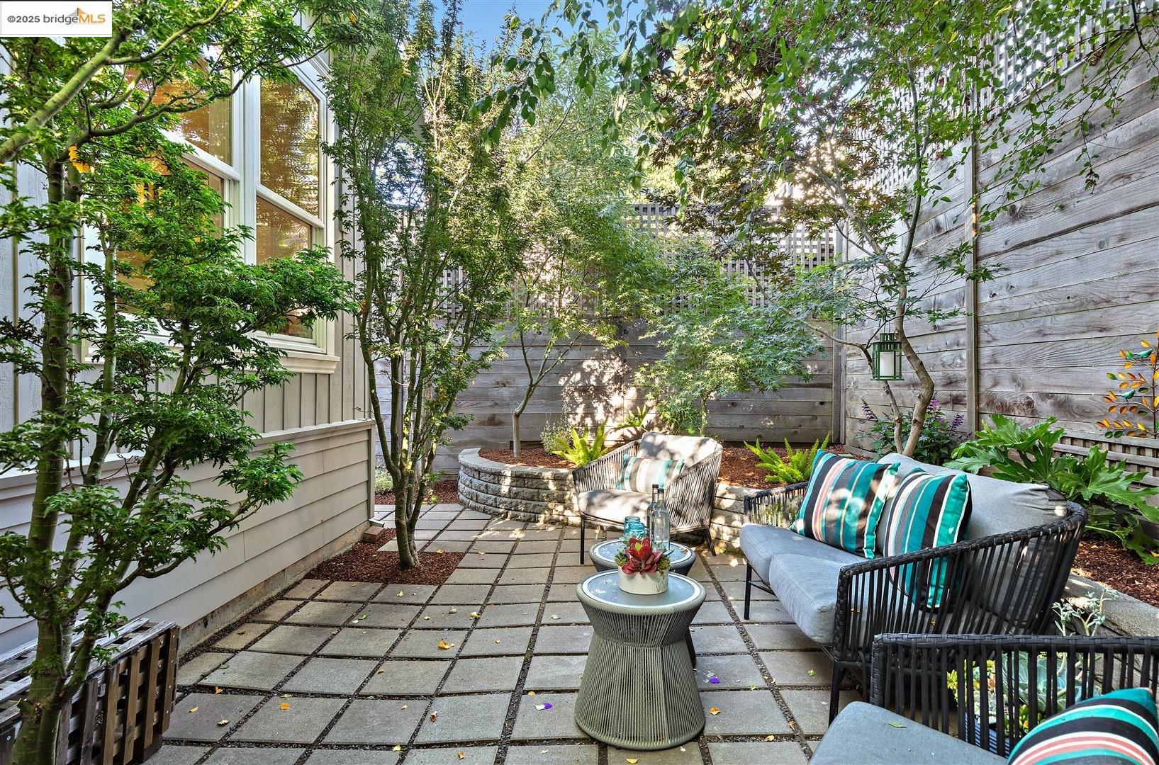 Detail Gallery Image 38 of 54 For 1071 55th St, Oakland,  CA 94608 - 2 Beds | 2 Baths
