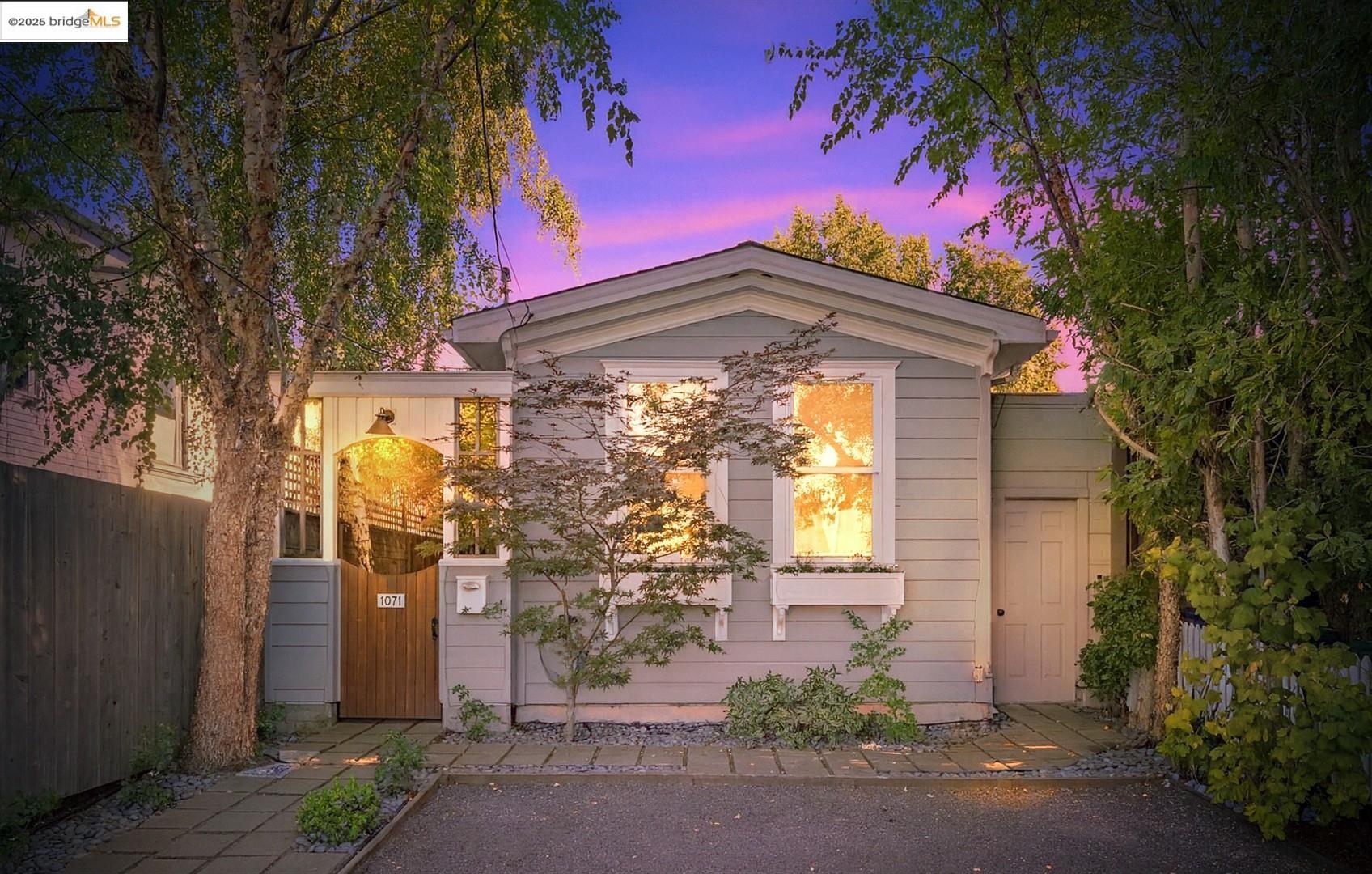 Detail Gallery Image 47 of 54 For 1071 55th St, Oakland,  CA 94608 - 2 Beds | 2 Baths