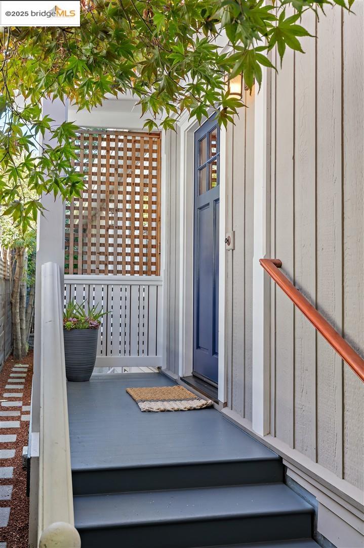 Detail Gallery Image 7 of 54 For 1071 55th St, Oakland,  CA 94608 - 2 Beds | 2 Baths