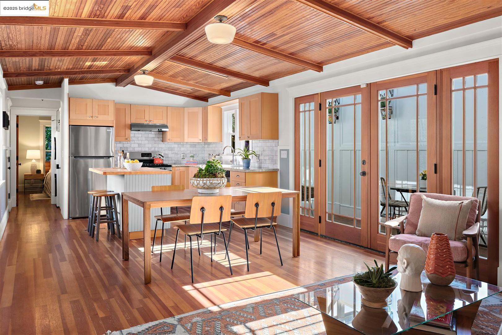 Detail Gallery Image 9 of 54 For 1071 55th St, Oakland,  CA 94608 - 2 Beds | 2 Baths