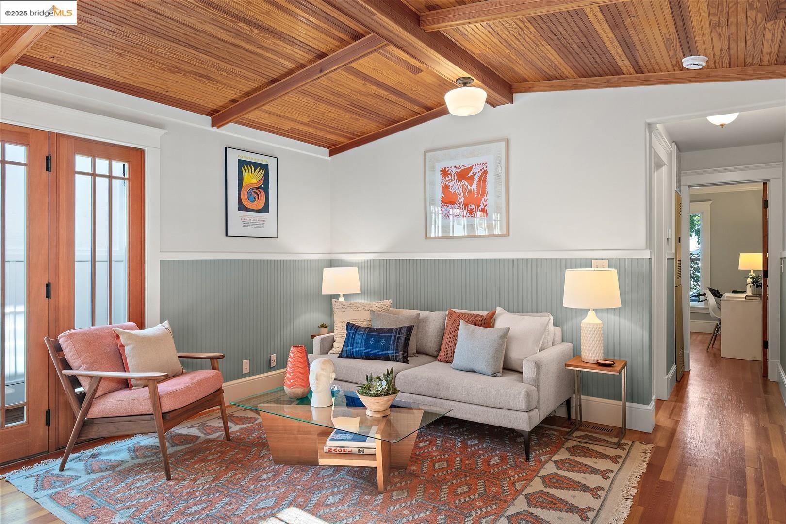 Detail Gallery Image 10 of 54 For 1071 55th St, Oakland,  CA 94608 - 2 Beds | 2 Baths