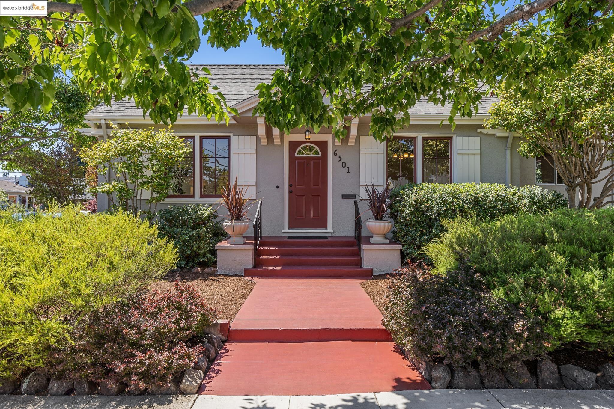 Detail Gallery Image 1 of 1 For 6501 Tremont Street, Oakland,  CA 94609 - 2 Beds | 1 Baths
