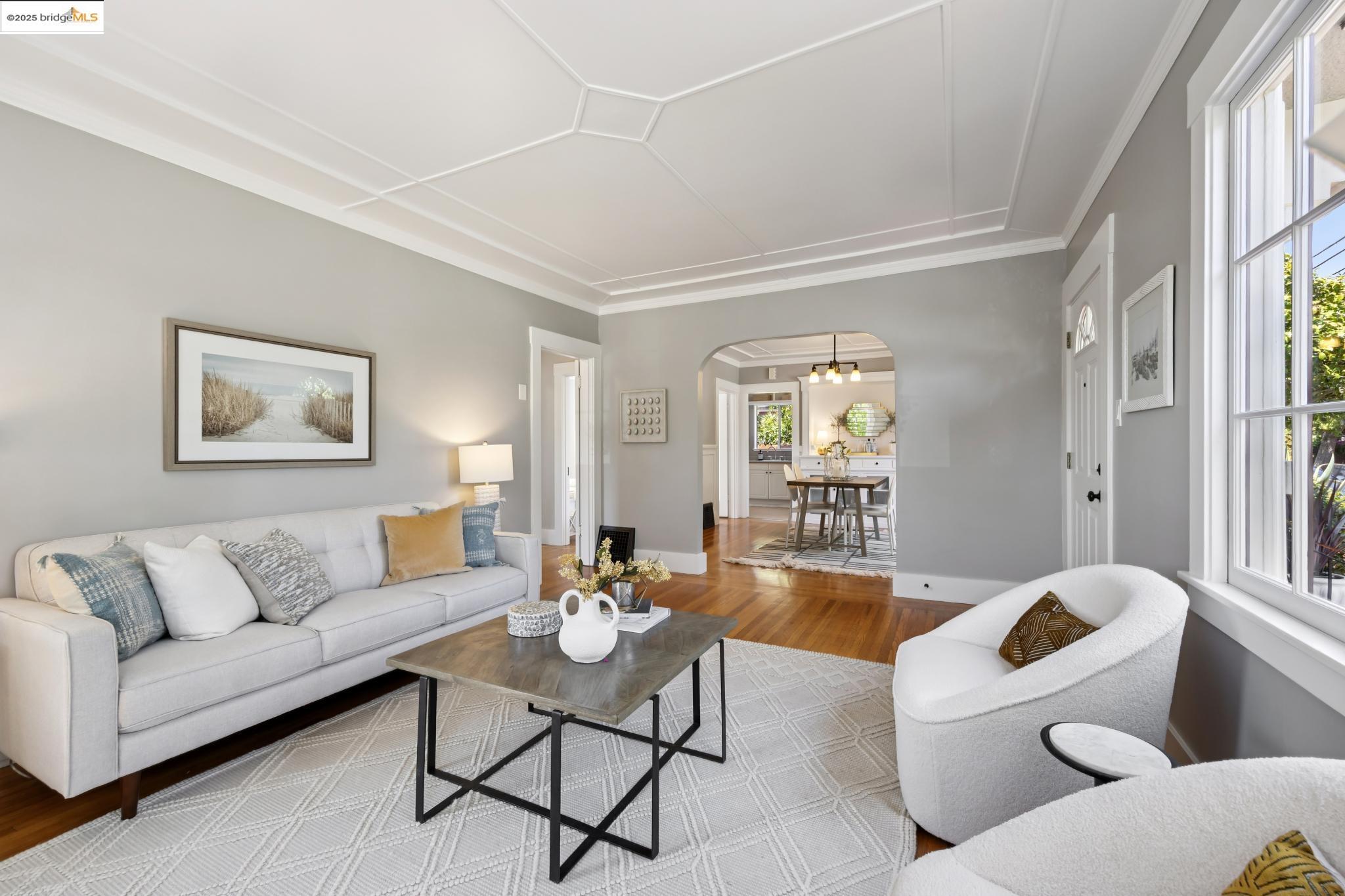 Detail Gallery Image 8 of 27 For 6501 Tremont Street, Oakland,  CA 94609 - 2 Beds | 1 Baths