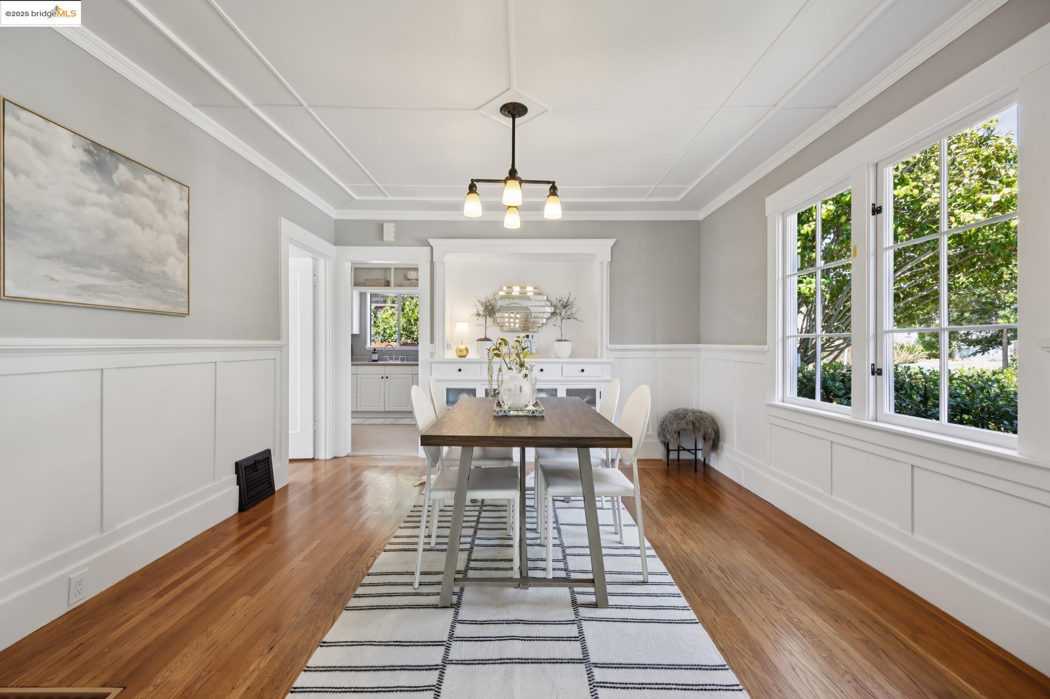 Detail Gallery Image 9 of 27 For 6501 Tremont Street, Oakland,  CA 94609 - 2 Beds | 1 Baths
