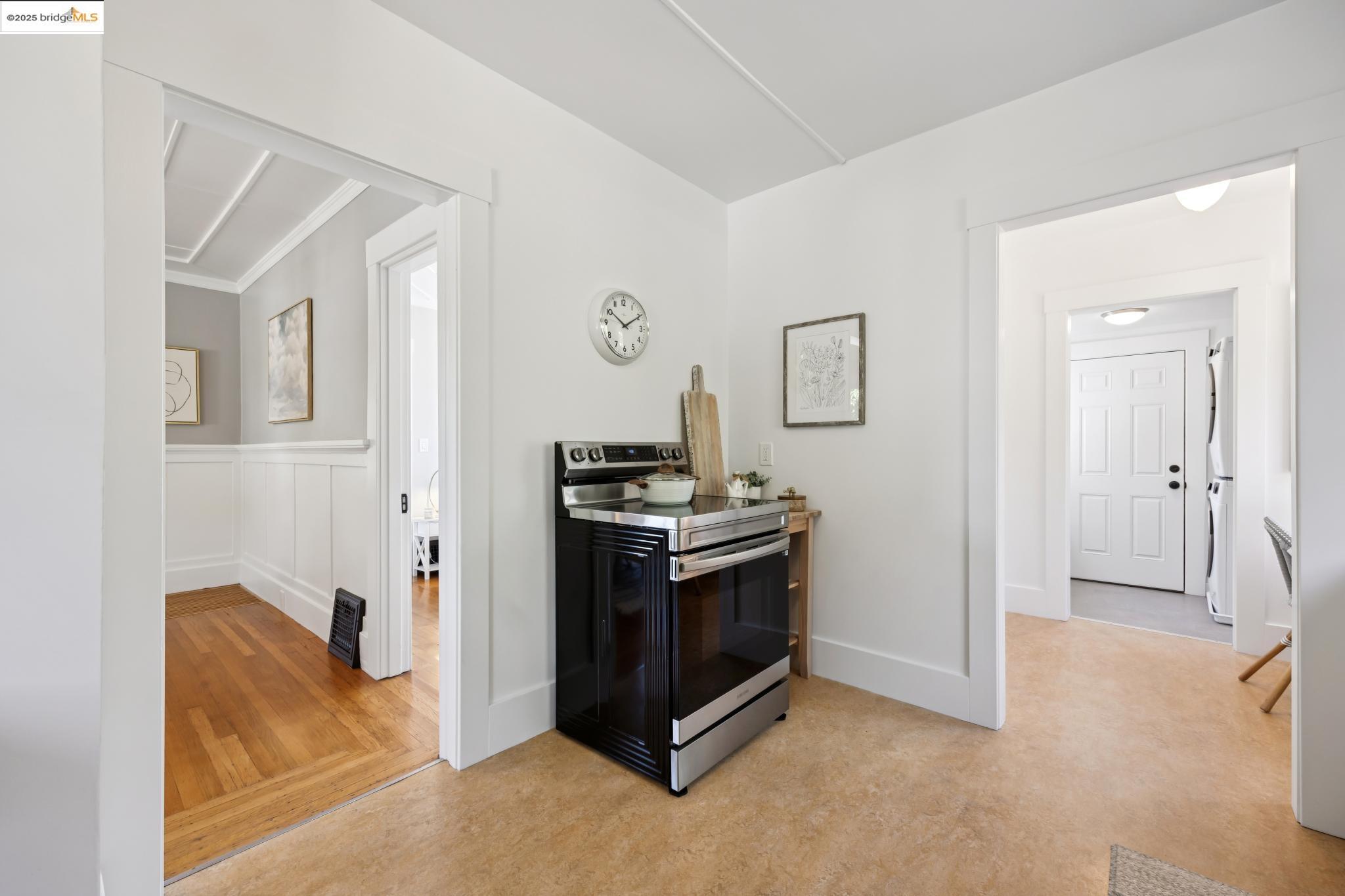 Detail Gallery Image 12 of 27 For 6501 Tremont Street, Oakland,  CA 94609 - 2 Beds | 1 Baths