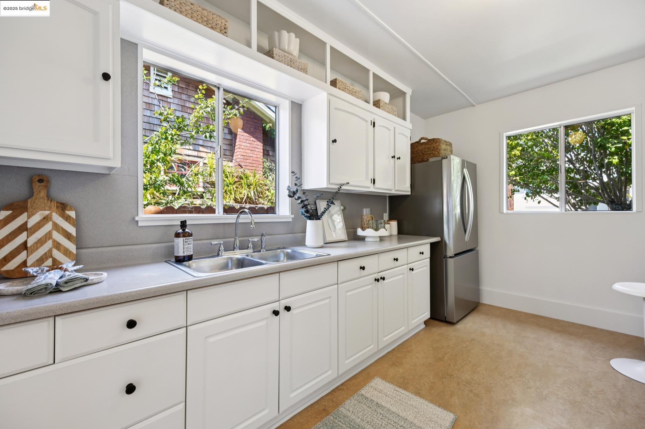 Detail Gallery Image 14 of 27 For 6501 Tremont Street, Oakland,  CA 94609 - 2 Beds | 1 Baths