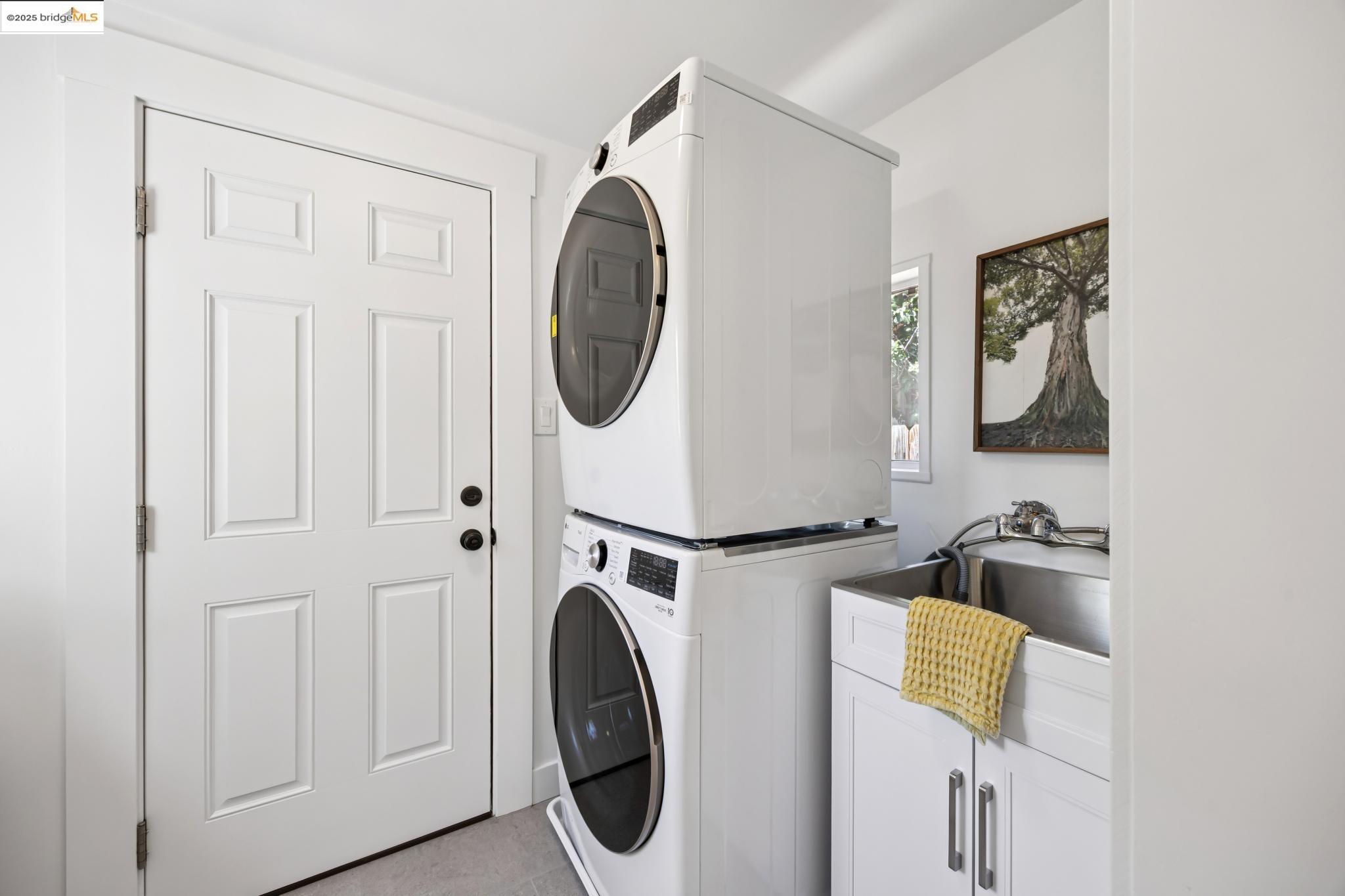 Detail Gallery Image 16 of 27 For 6501 Tremont Street, Oakland,  CA 94609 - 2 Beds | 1 Baths