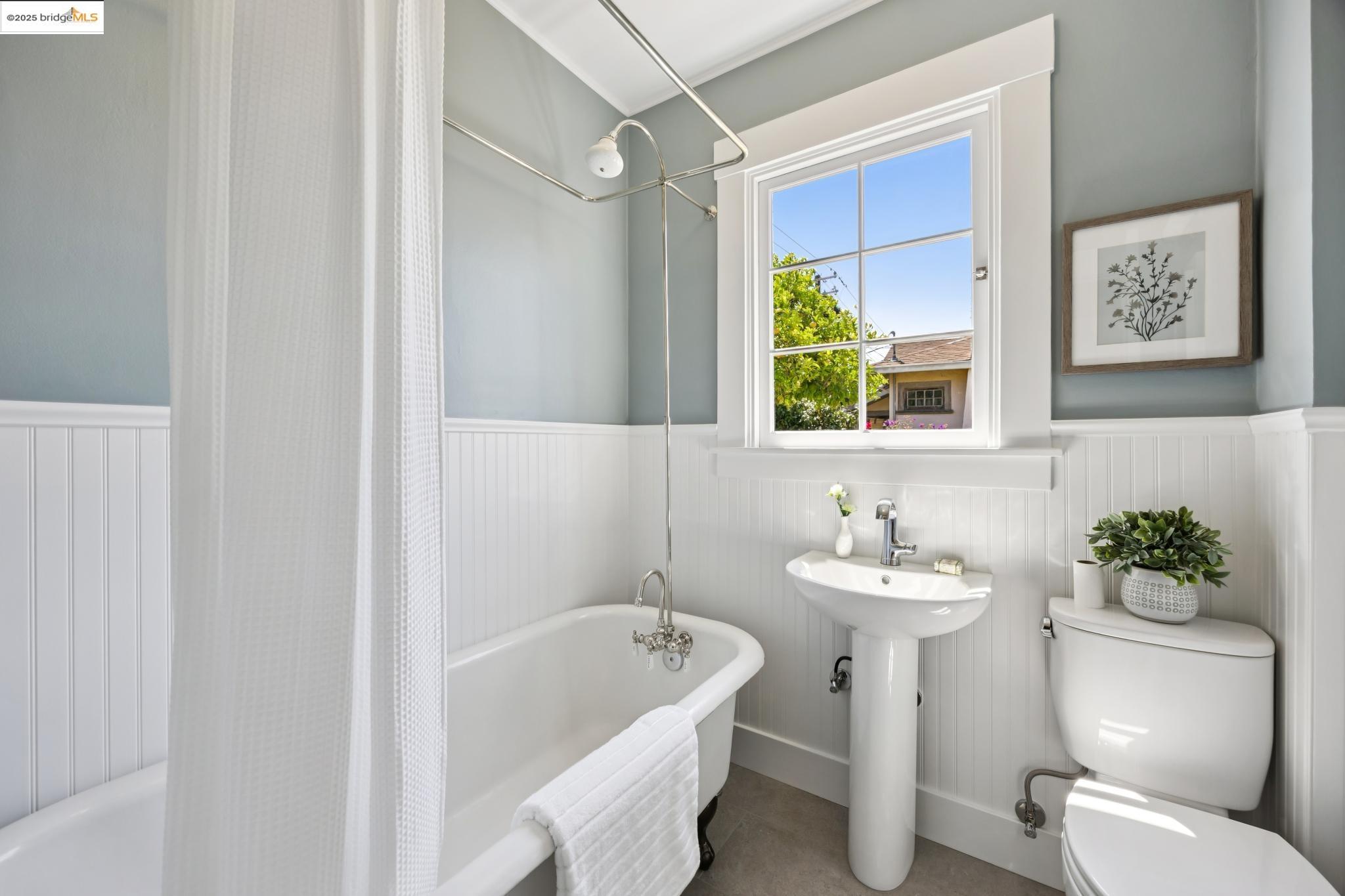 Detail Gallery Image 18 of 27 For 6501 Tremont Street, Oakland,  CA 94609 - 2 Beds | 1 Baths