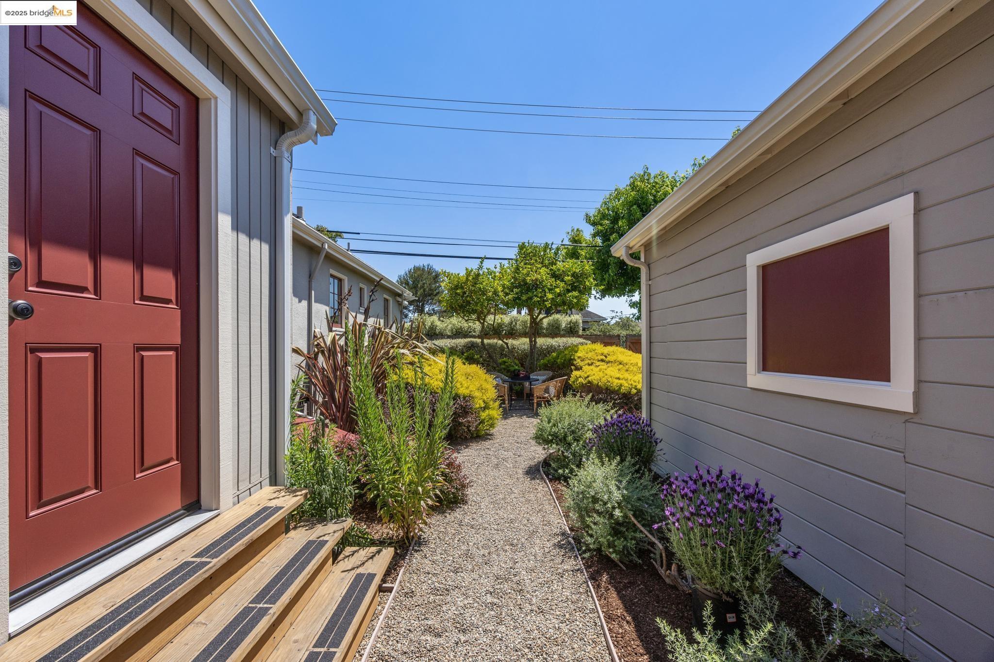 Detail Gallery Image 20 of 27 For 6501 Tremont Street, Oakland,  CA 94609 - 2 Beds | 1 Baths