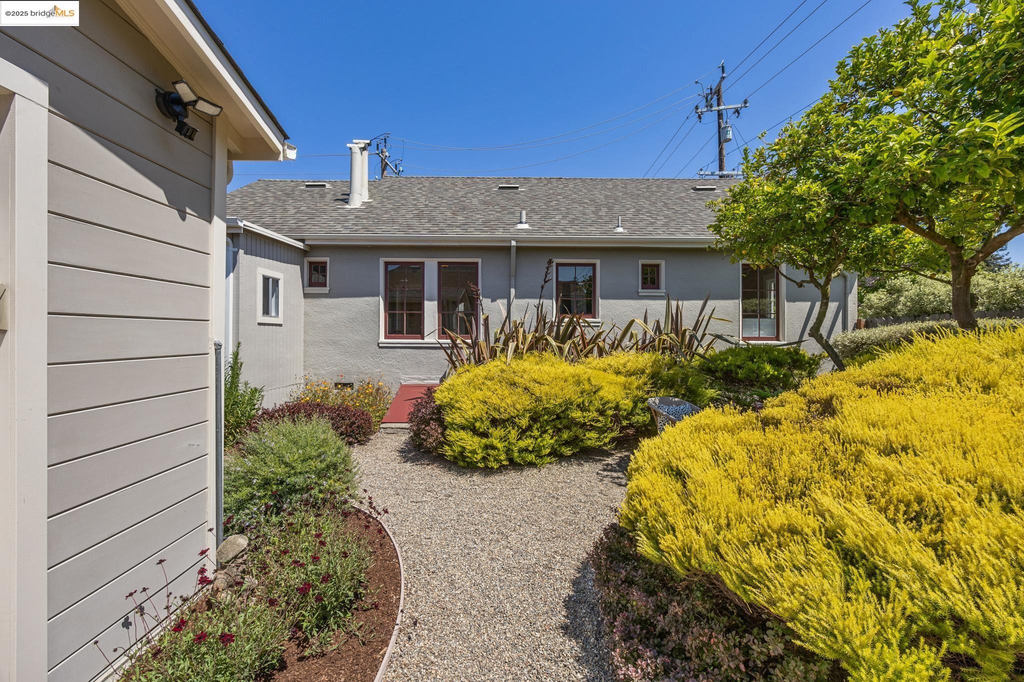 Detail Gallery Image 21 of 27 For 6501 Tremont Street, Oakland,  CA 94609 - 2 Beds | 1 Baths