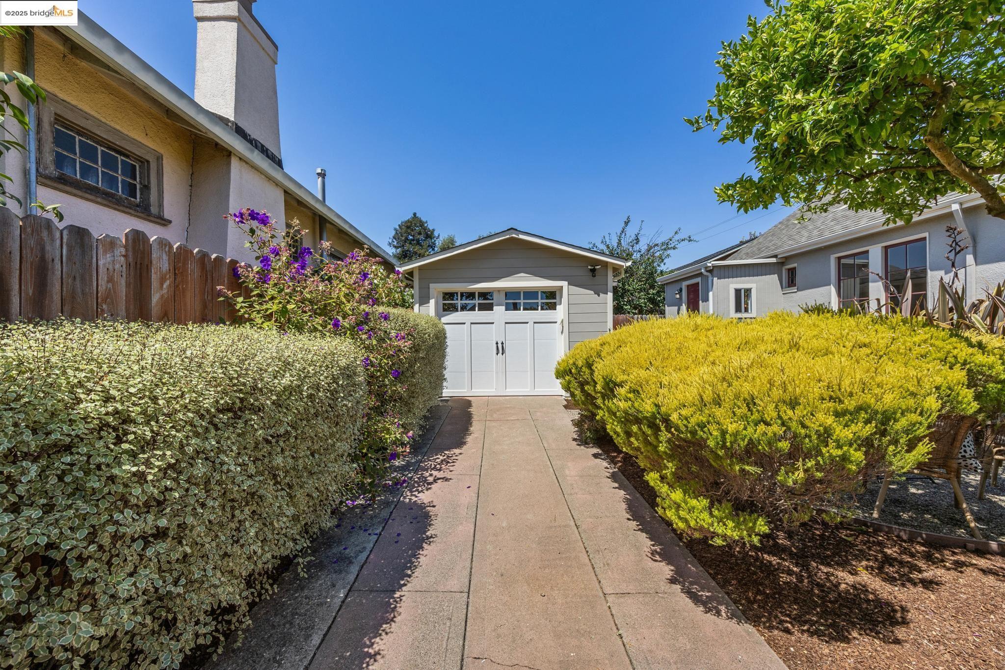 Detail Gallery Image 24 of 27 For 6501 Tremont Street, Oakland,  CA 94609 - 2 Beds | 1 Baths