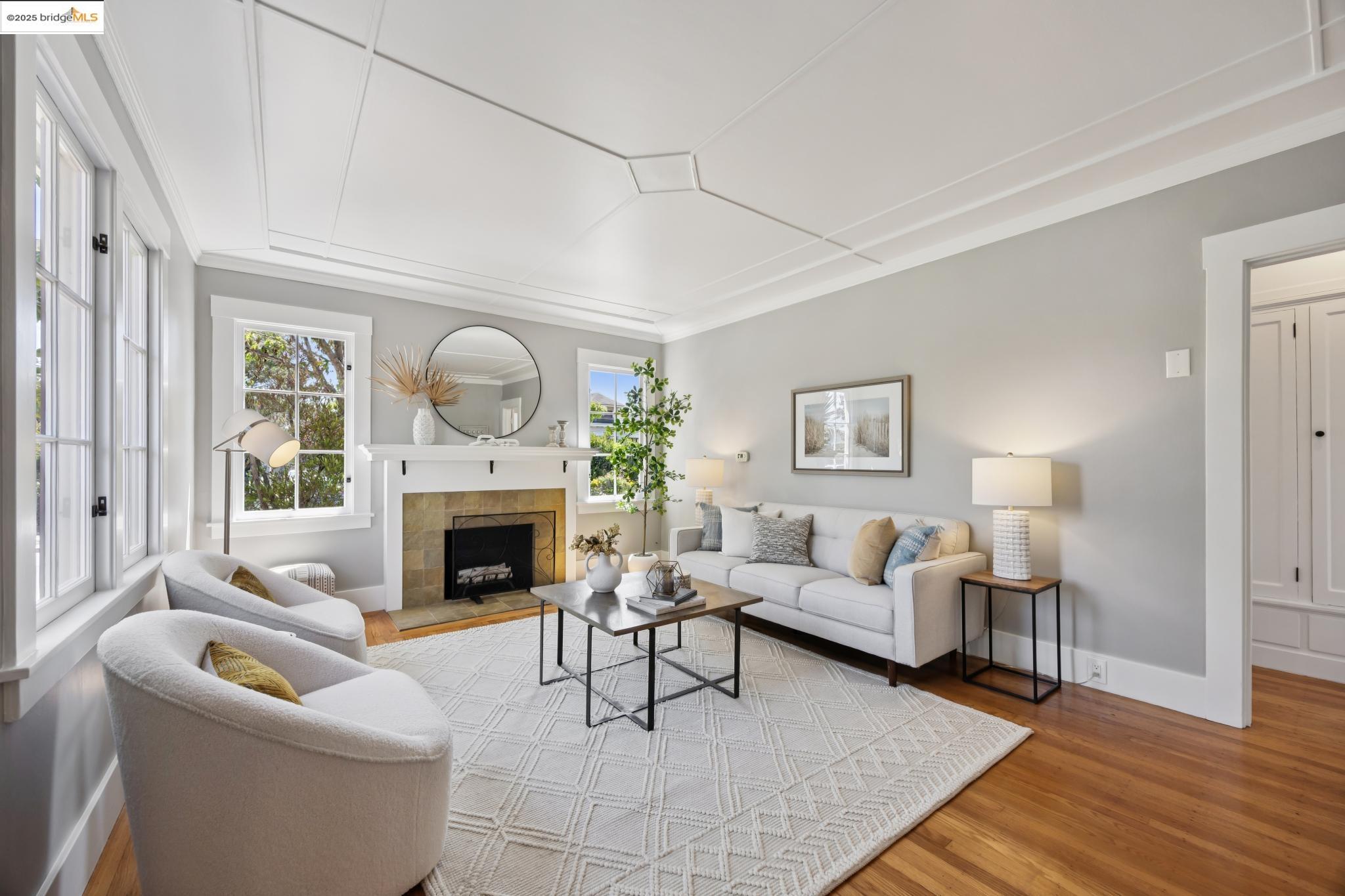 Detail Gallery Image 6 of 27 For 6501 Tremont Street, Oakland,  CA 94609 - 2 Beds | 1 Baths