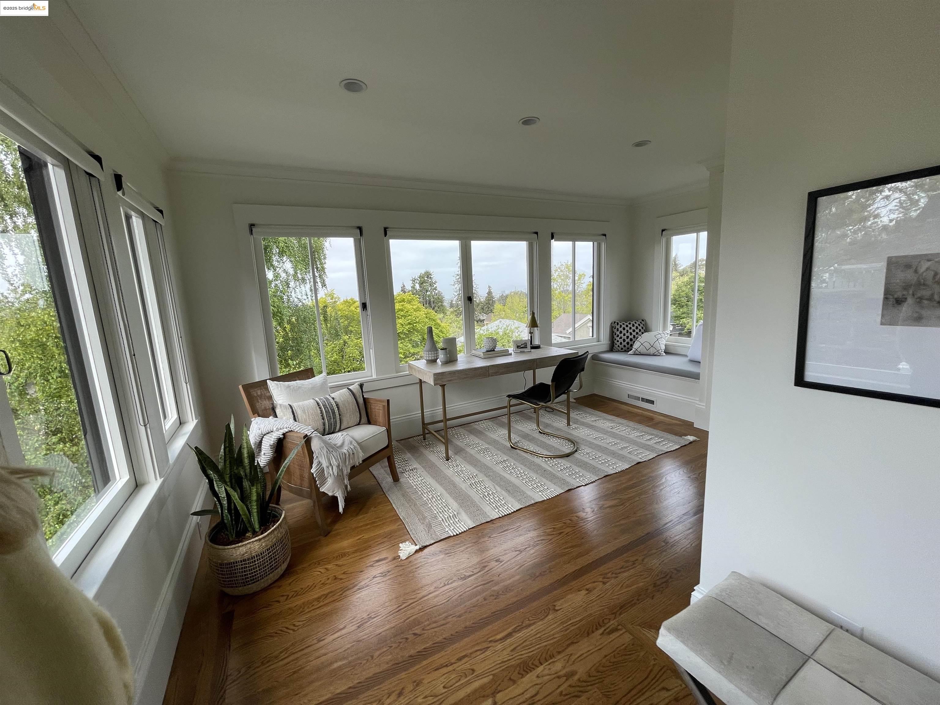 Detail Gallery Image 12 of 14 For 19 Monte Avenue, Piedmont,  CA 94611 - 4 Beds | 3/2 Baths
