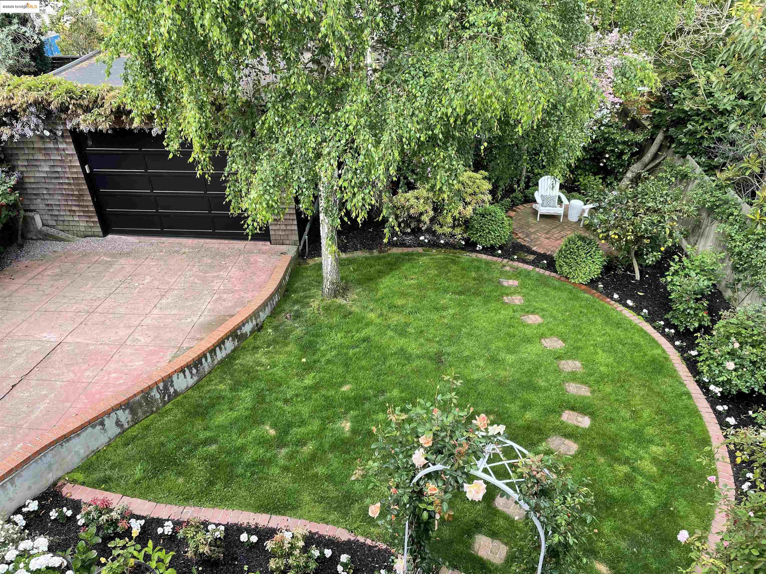 Detail Gallery Image 4 of 14 For 19 Monte Avenue, Piedmont,  CA 94611 - 4 Beds | 3/2 Baths