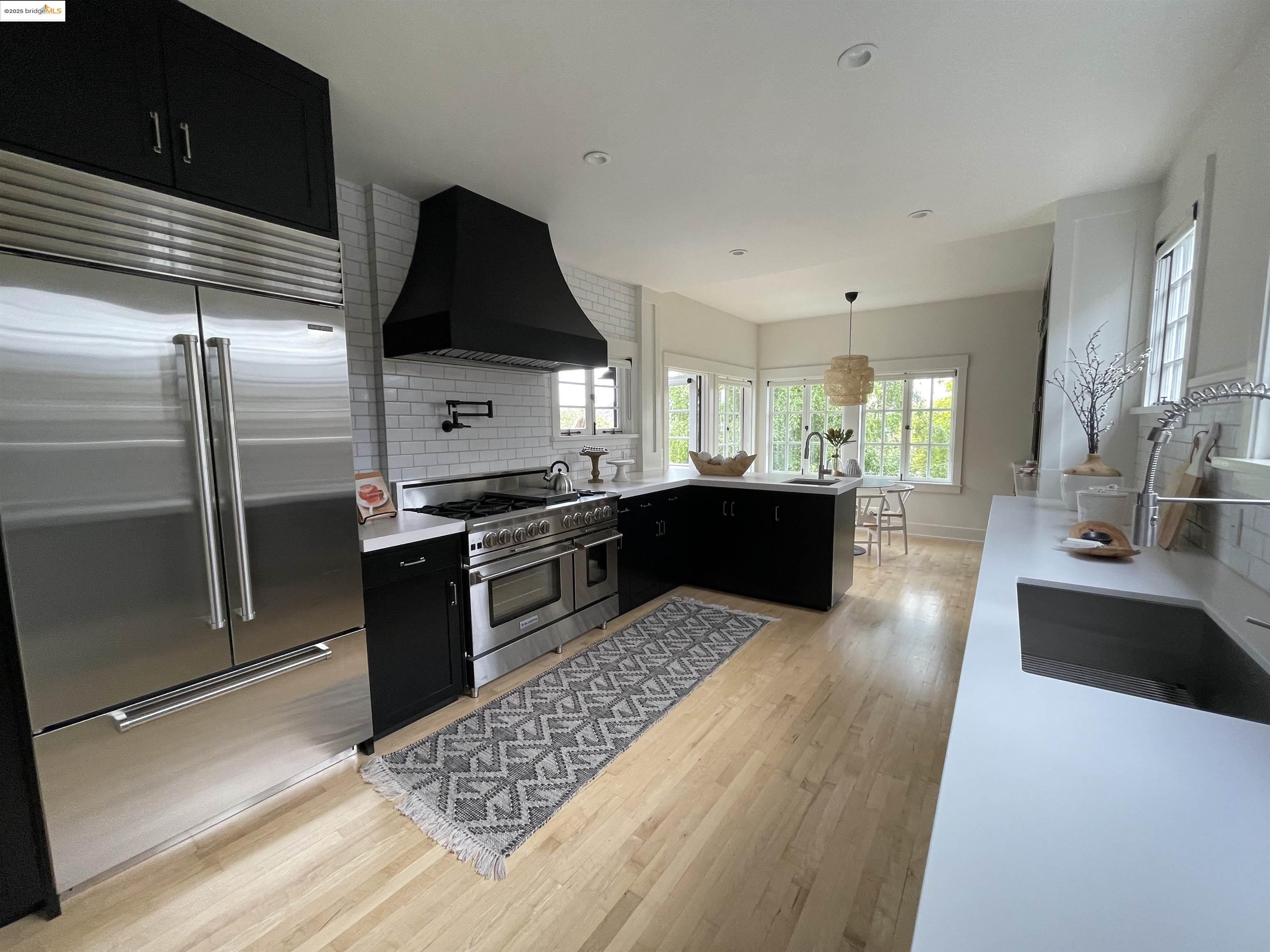 Detail Gallery Image 5 of 14 For 19 Monte Avenue, Piedmont,  CA 94611 - 4 Beds | 3/2 Baths