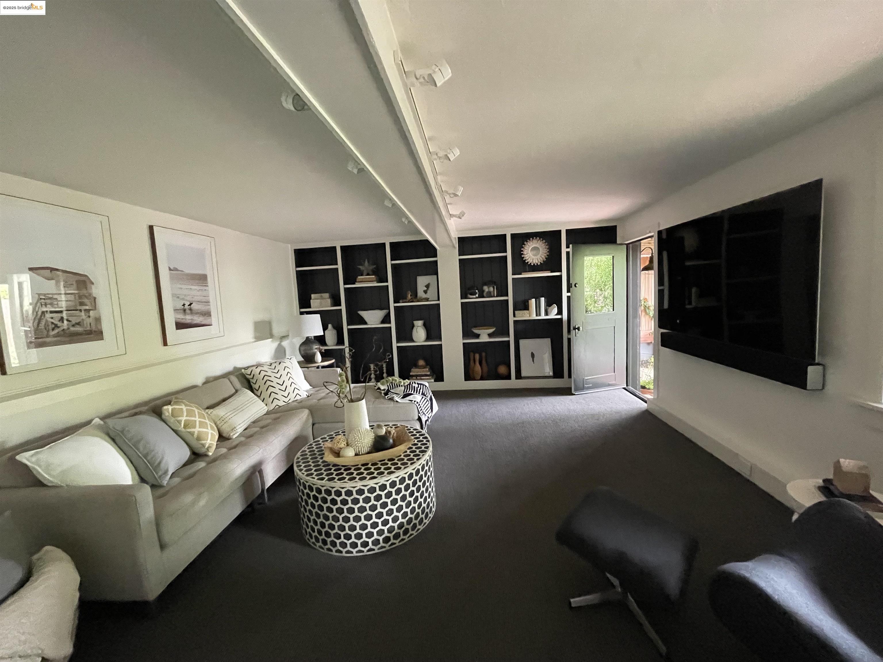 Detail Gallery Image 7 of 14 For 19 Monte Avenue, Piedmont,  CA 94611 - 4 Beds | 3/2 Baths