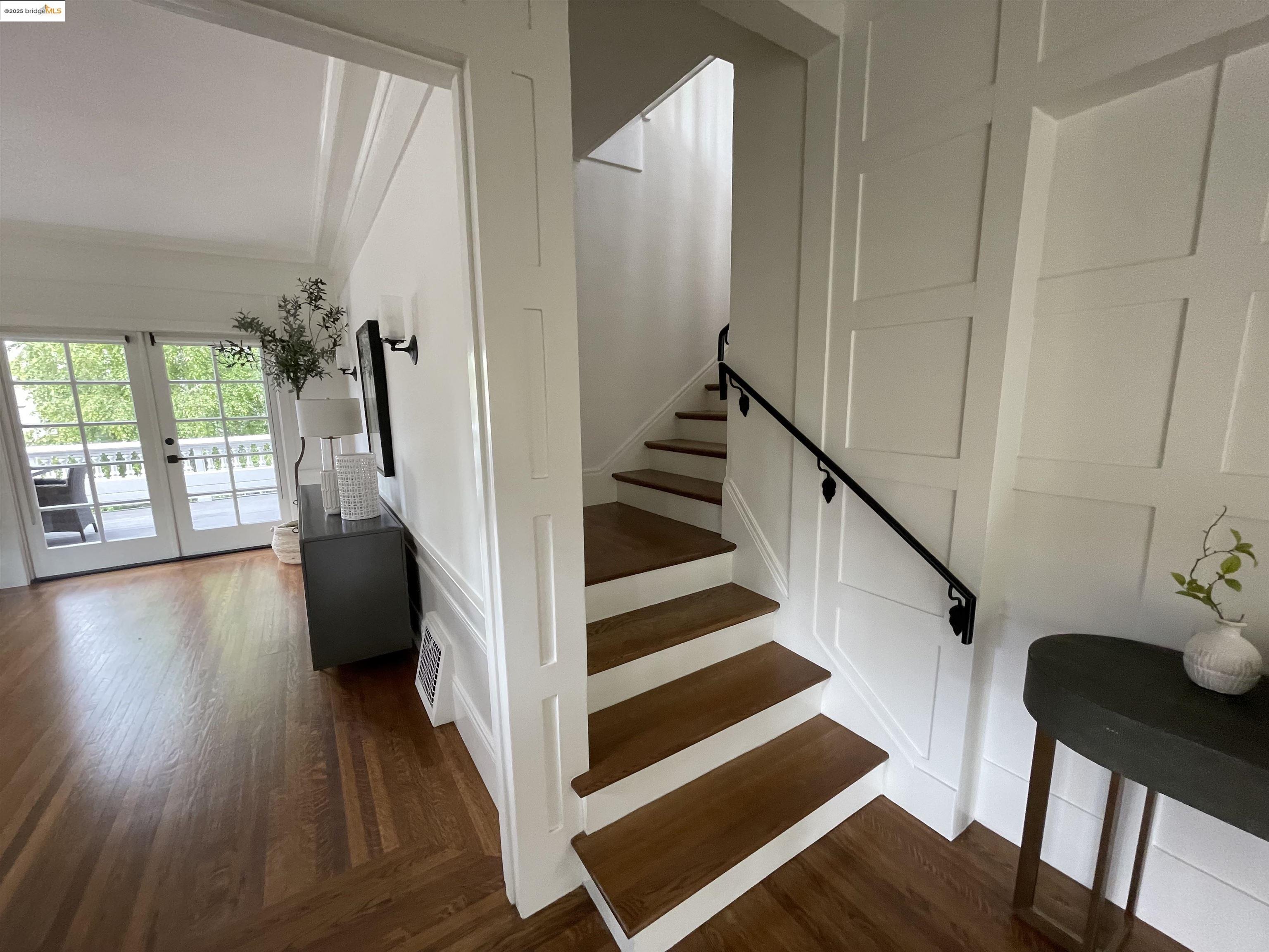 Detail Gallery Image 8 of 14 For 19 Monte Avenue, Piedmont,  CA 94611 - 4 Beds | 3/2 Baths