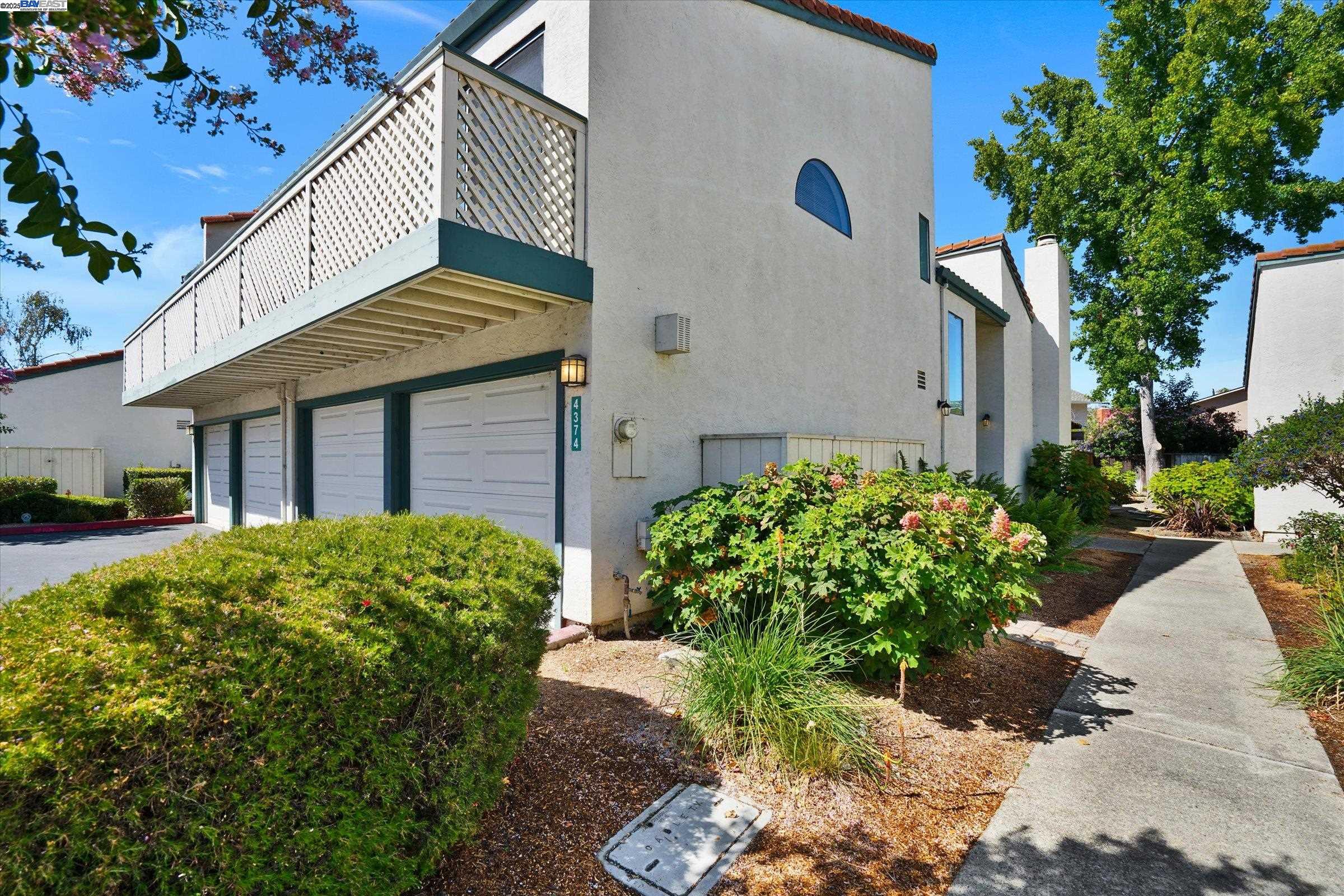 Detail Gallery Image 2 of 59 For 4374 Valley Ave #D1,  Pleasanton,  CA 94566 - 2 Beds | 2/1 Baths