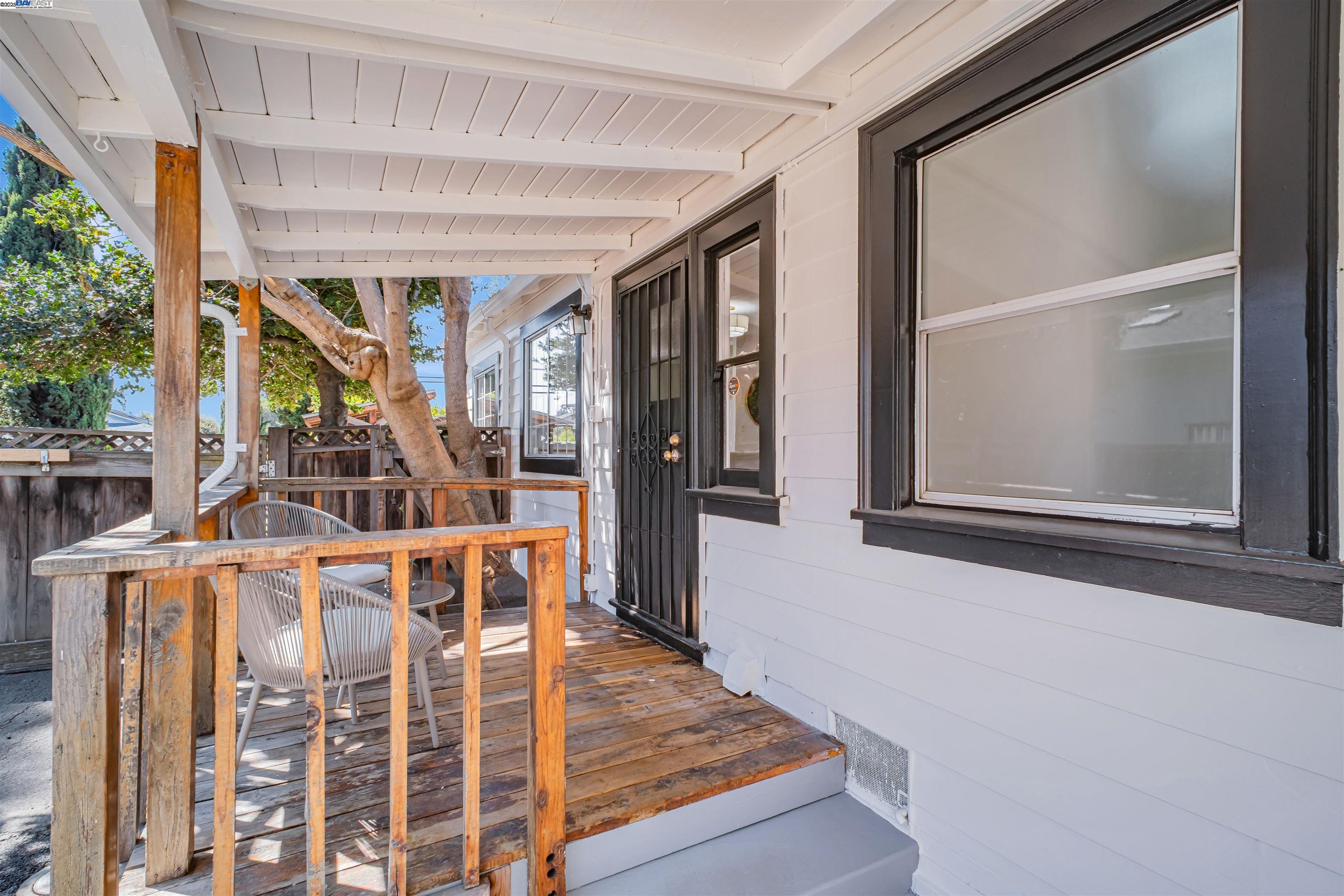 Detail Gallery Image 2 of 38 For 3780 Somerset Ave, Castro Valley,  CA 94546 - 3 Beds | 1 Baths