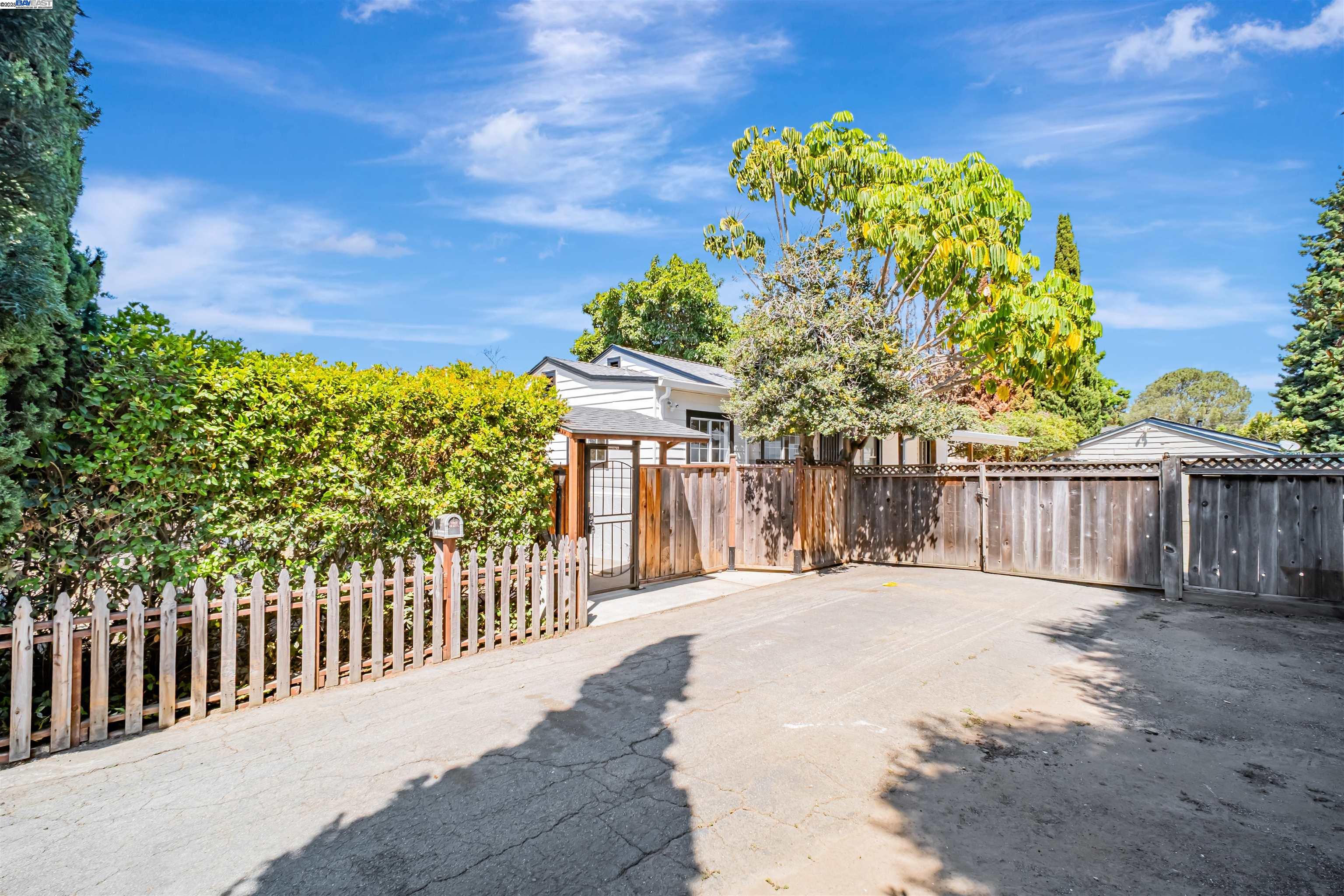 Detail Gallery Image 26 of 38 For 3780 Somerset Ave, Castro Valley,  CA 94546 - 3 Beds | 1 Baths
