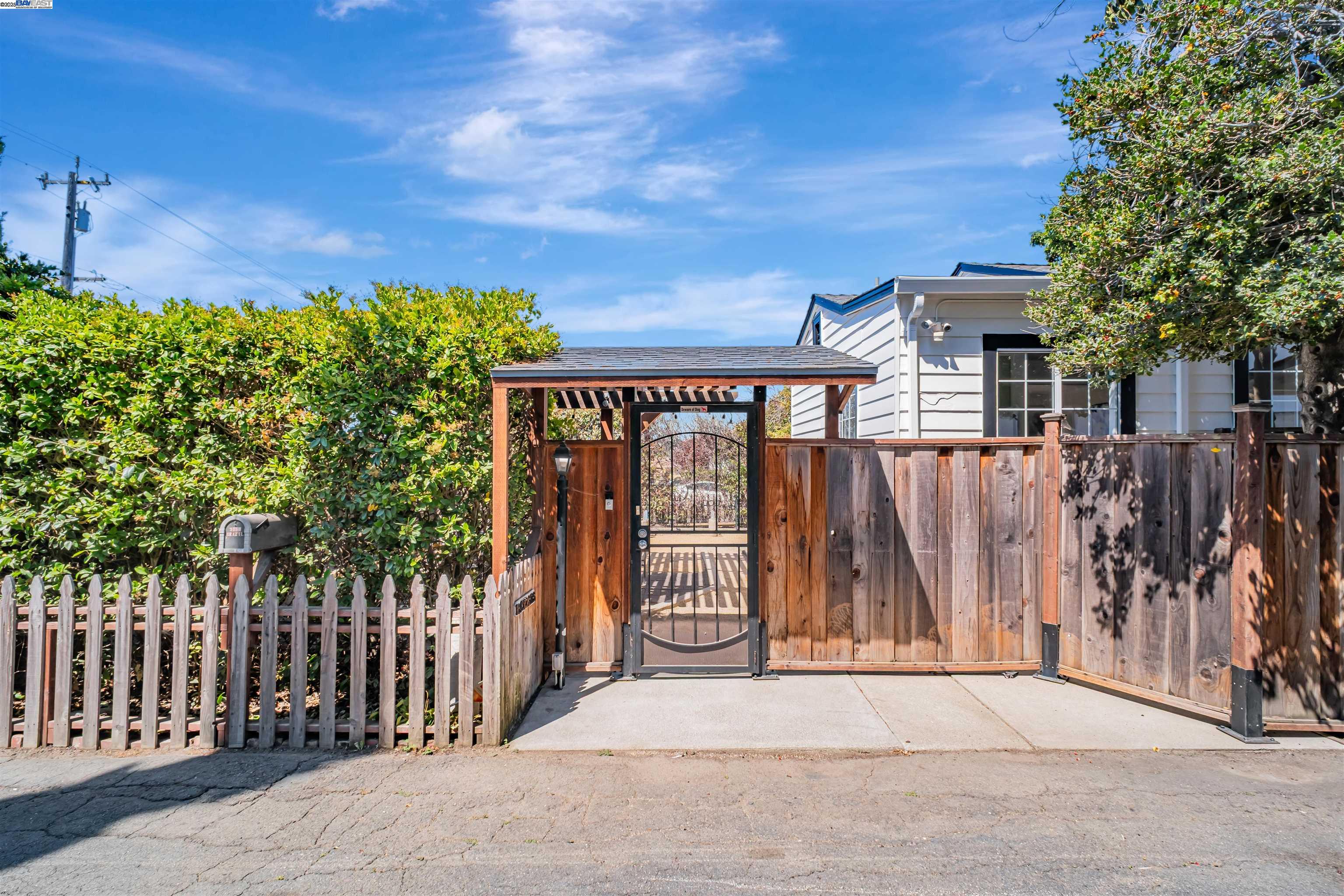 Detail Gallery Image 27 of 38 For 3780 Somerset Ave, Castro Valley,  CA 94546 - 3 Beds | 1 Baths